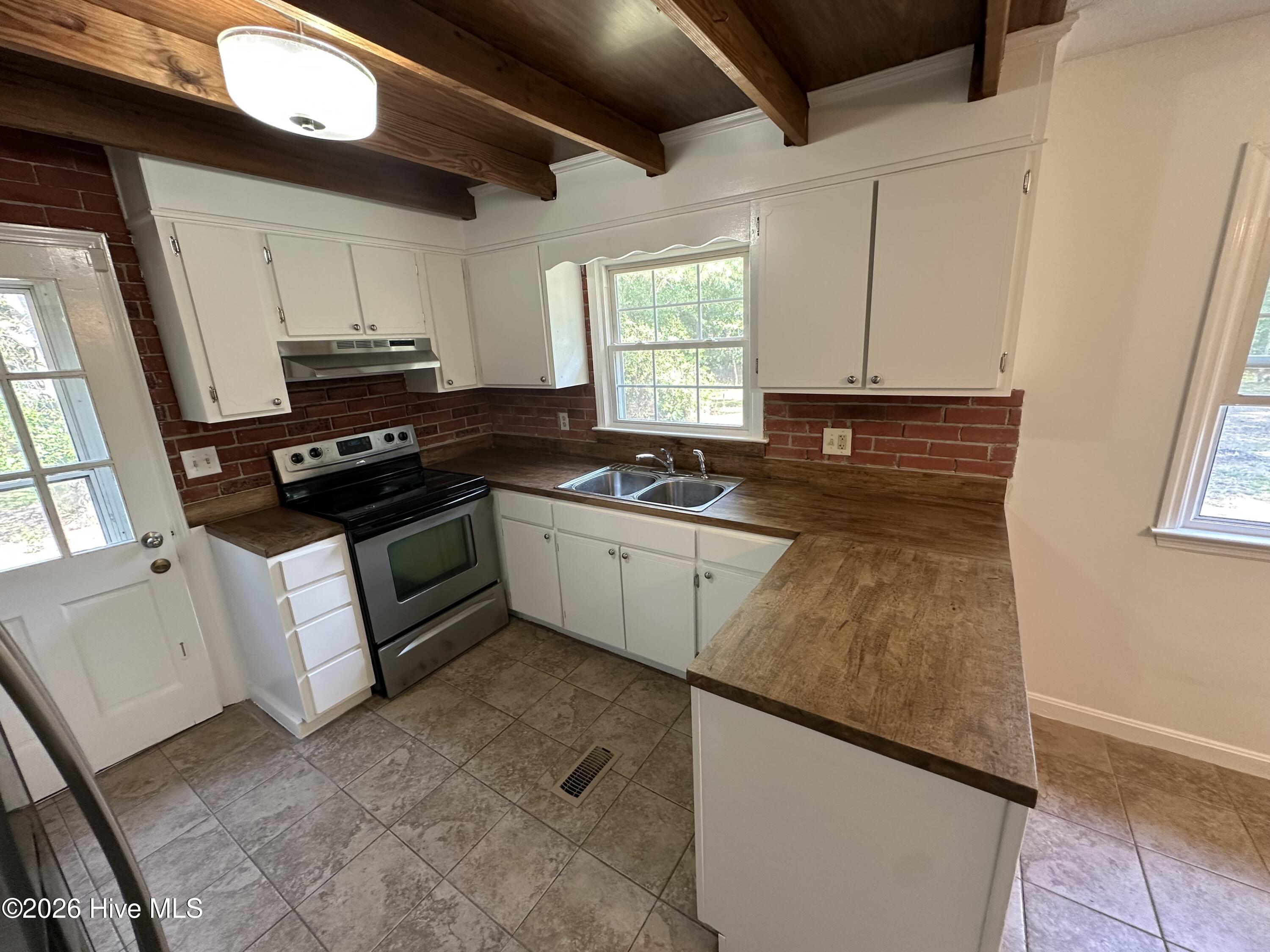 12940 Montclair Drive Property Photo 3