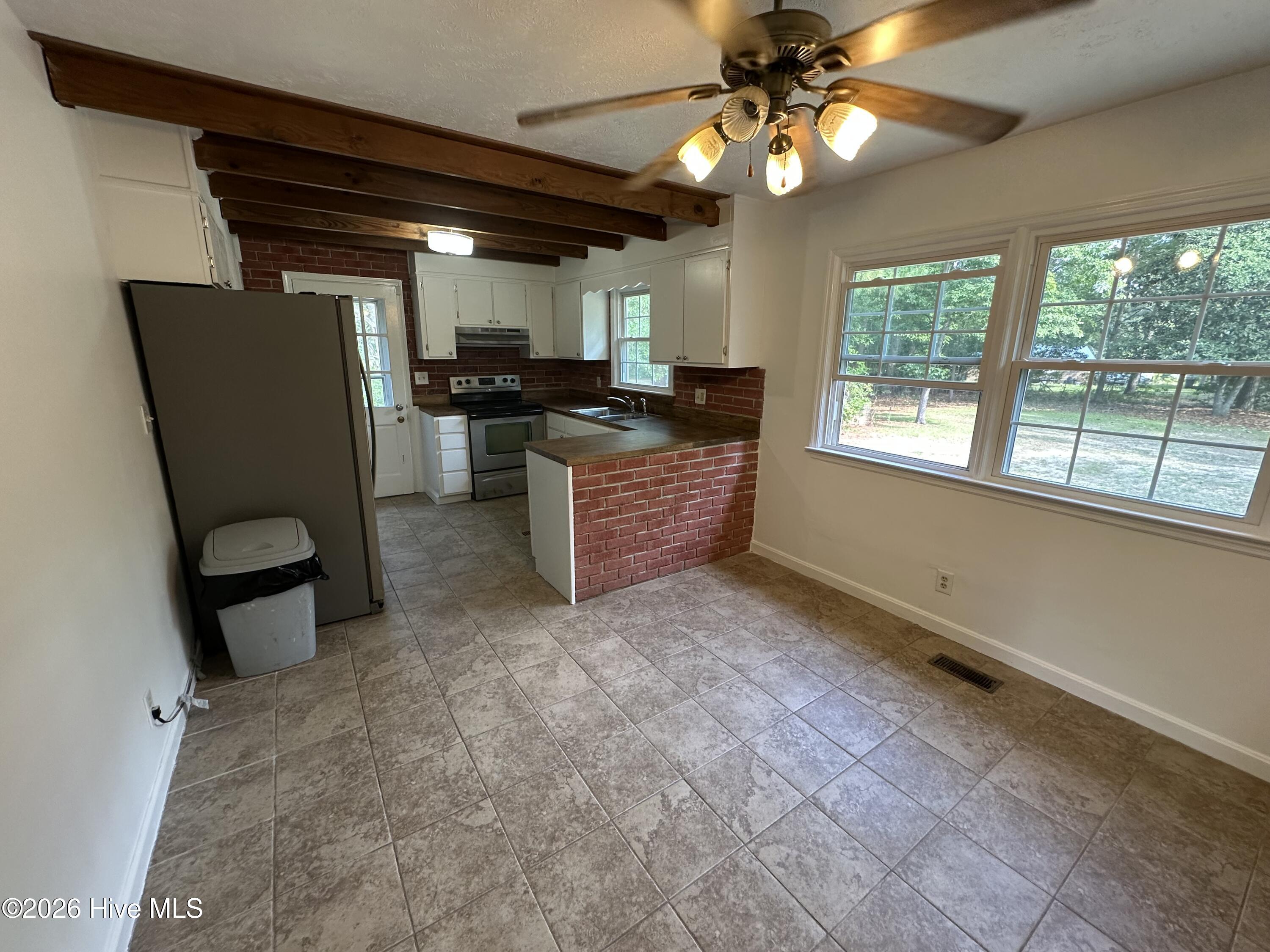 12940 Montclair Drive Property Photo 5