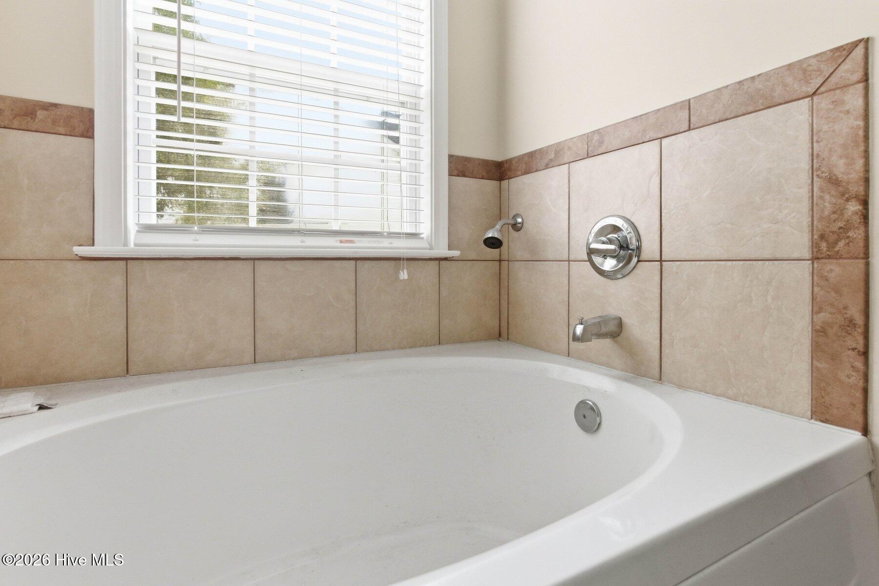 714 E Pipers Glen Property Photo 13