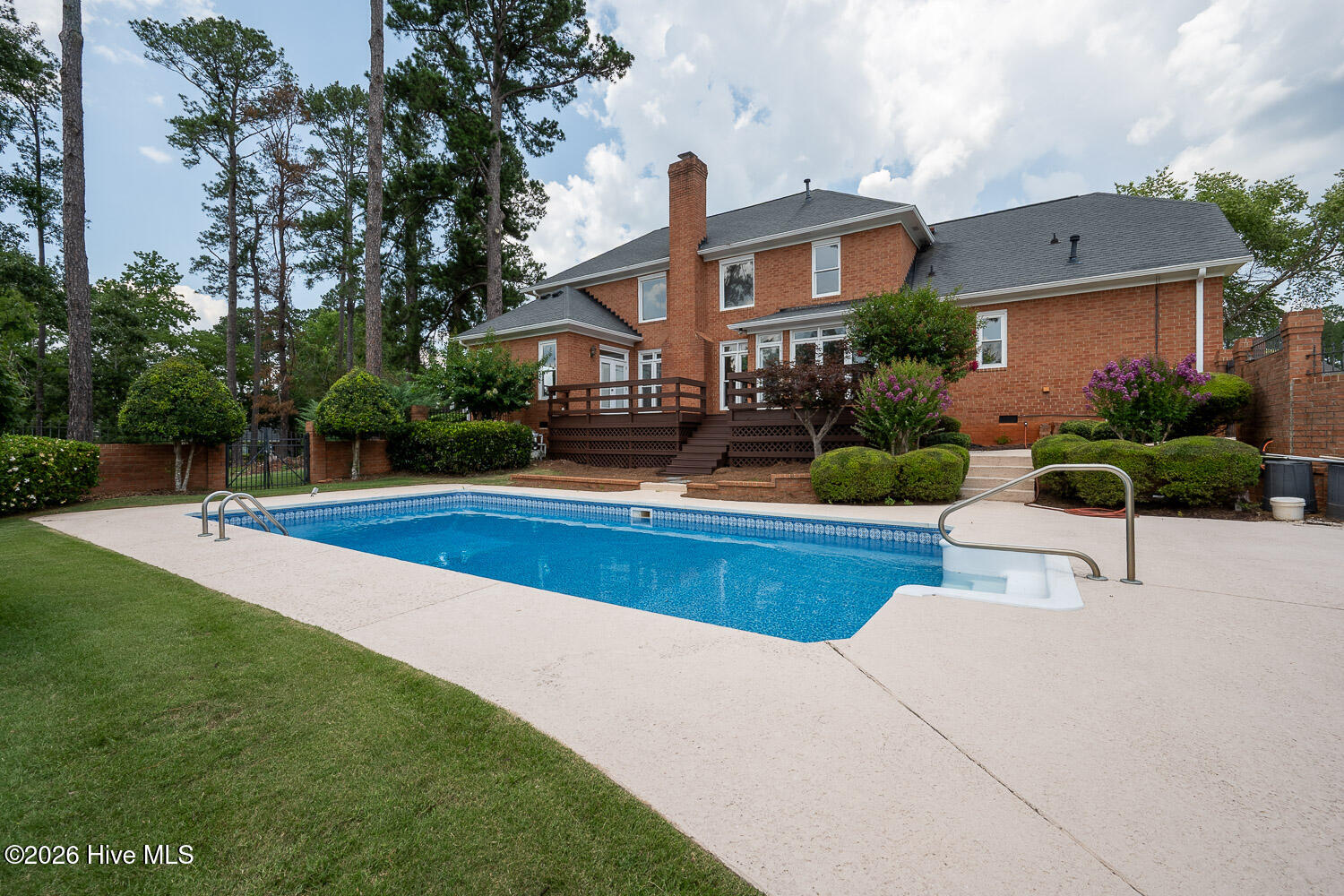 4244 Riverside Drive Property Photo 2