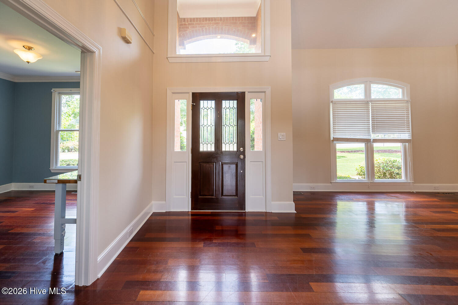 4244 Riverside Drive Property Photo 6
