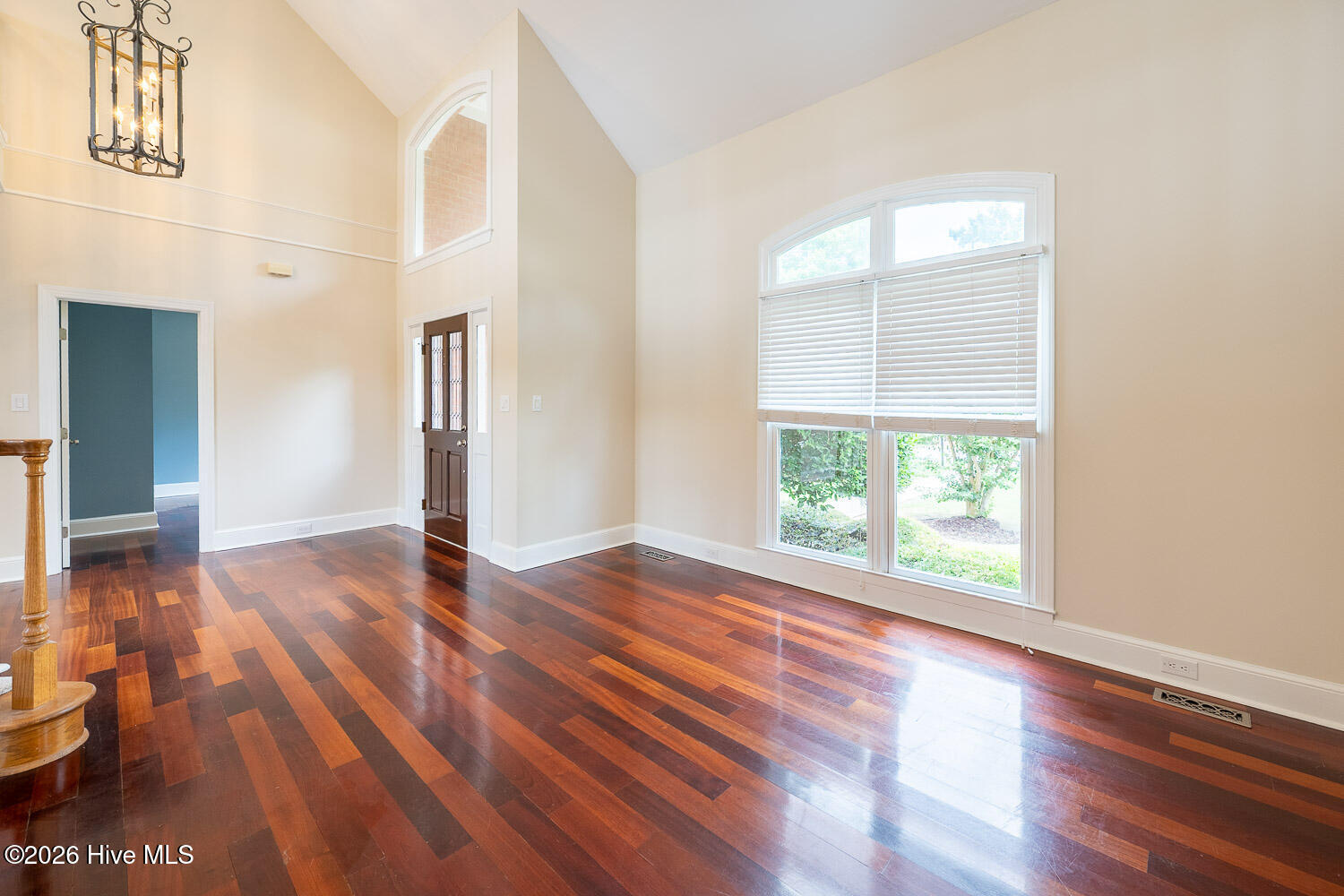 4244 Riverside Drive Property Photo 8