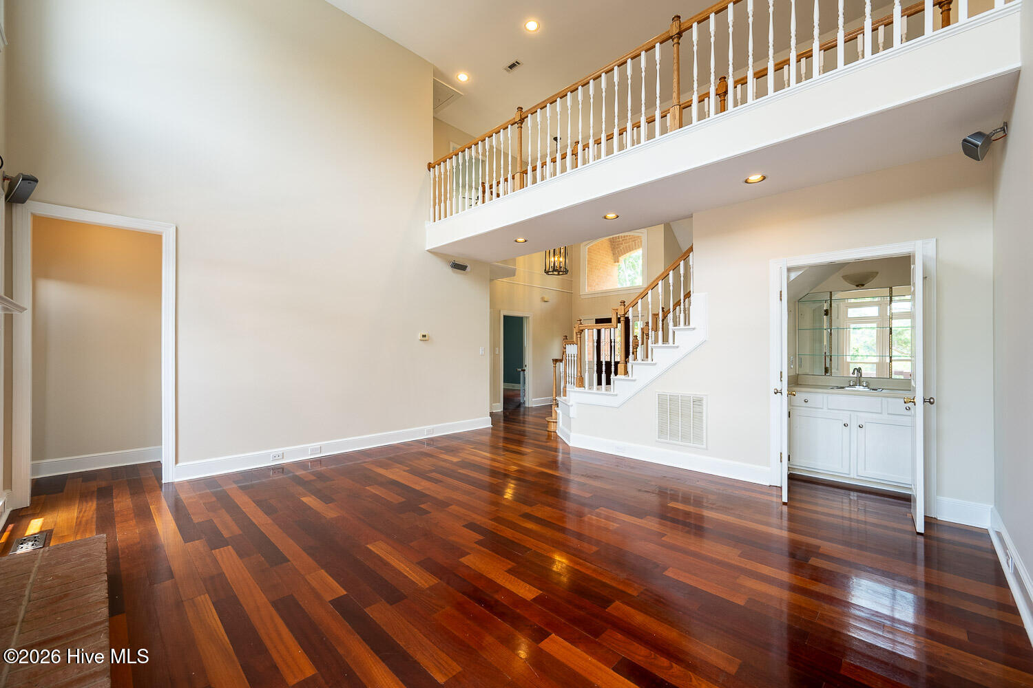 4244 Riverside Drive Property Photo 18