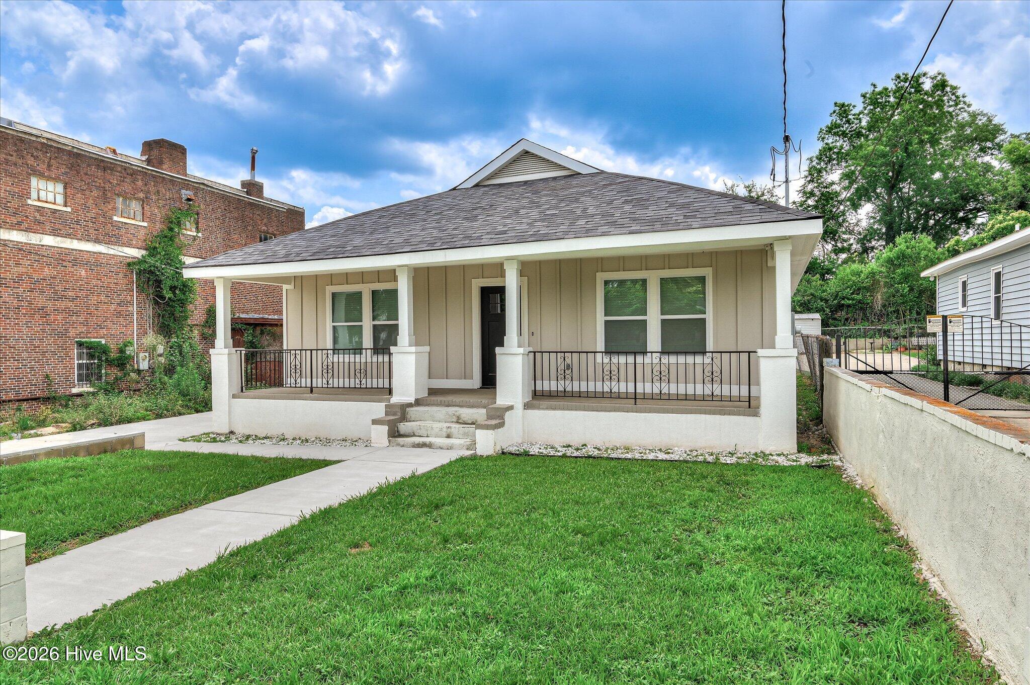 1924 M L King Jr Boulevard Property Photo 2