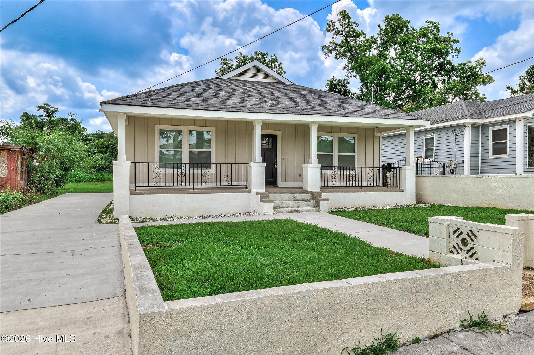 1924 M L King Jr Boulevard Property Photo 3