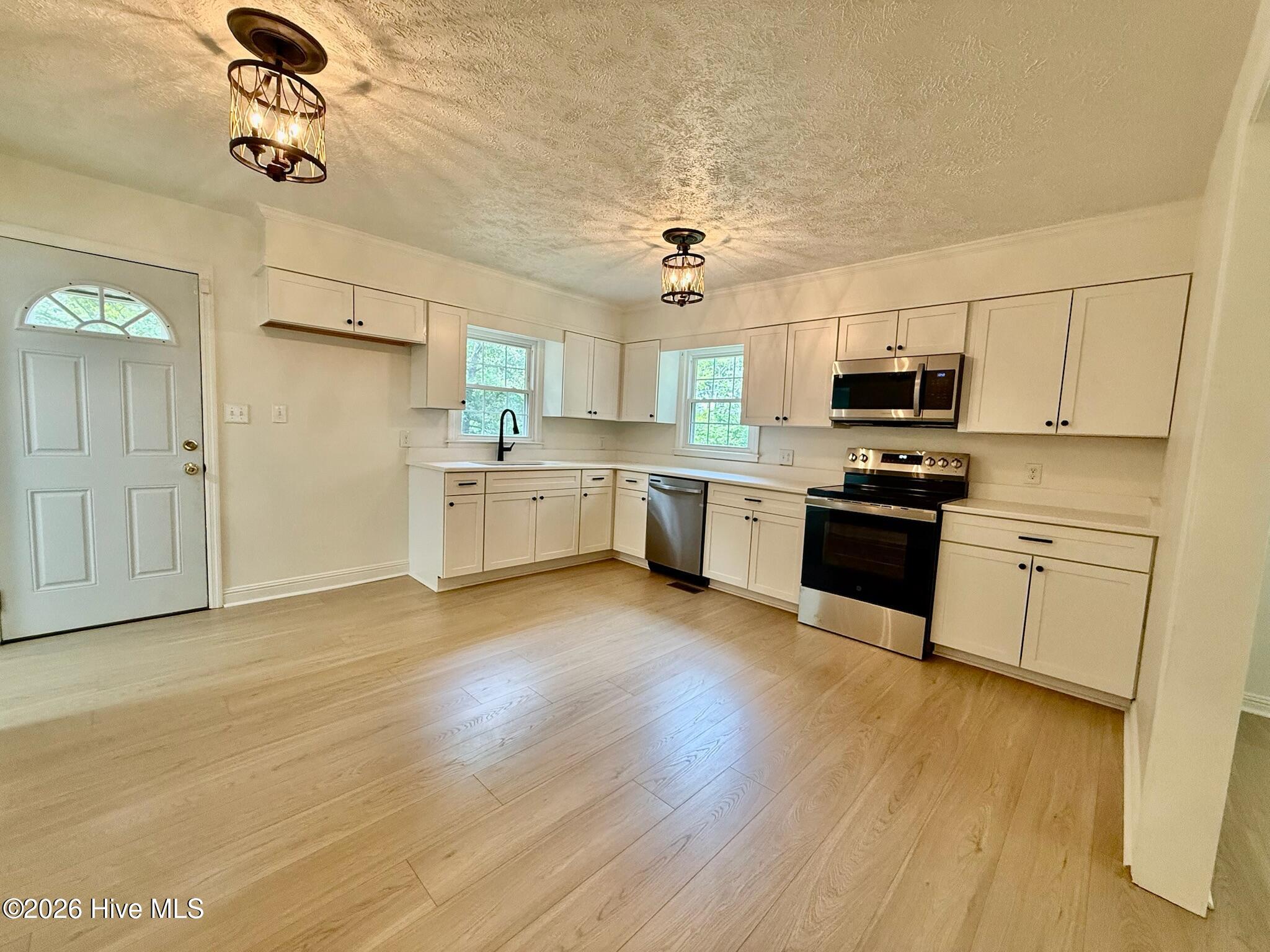 177 Westfield Drive Property Photo 4