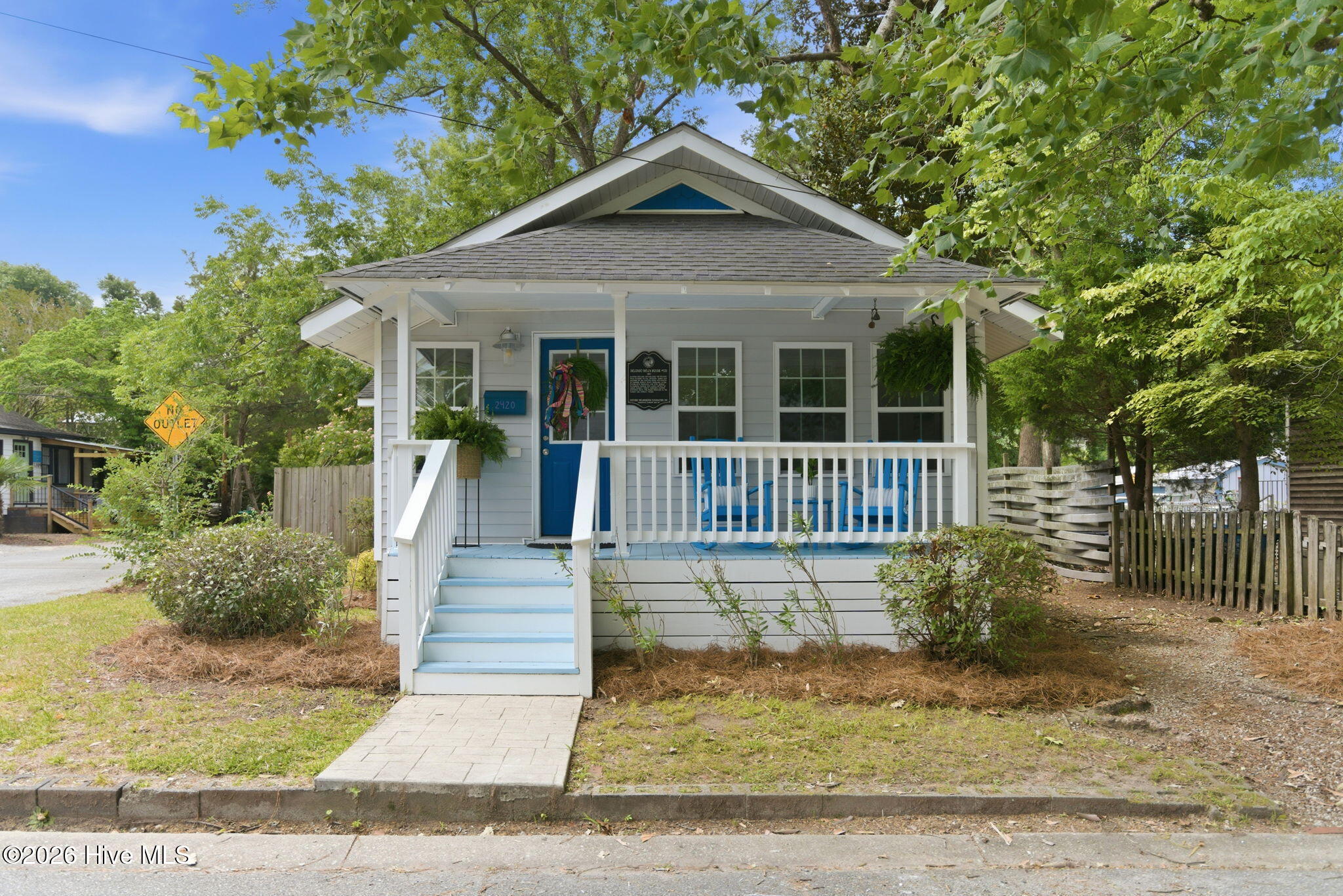 2420 Circle Street Property Photo 1