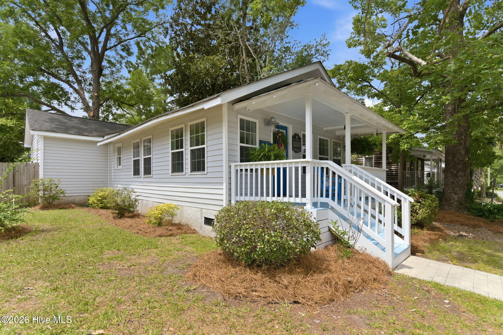 2420 Circle Street Property Photo 4