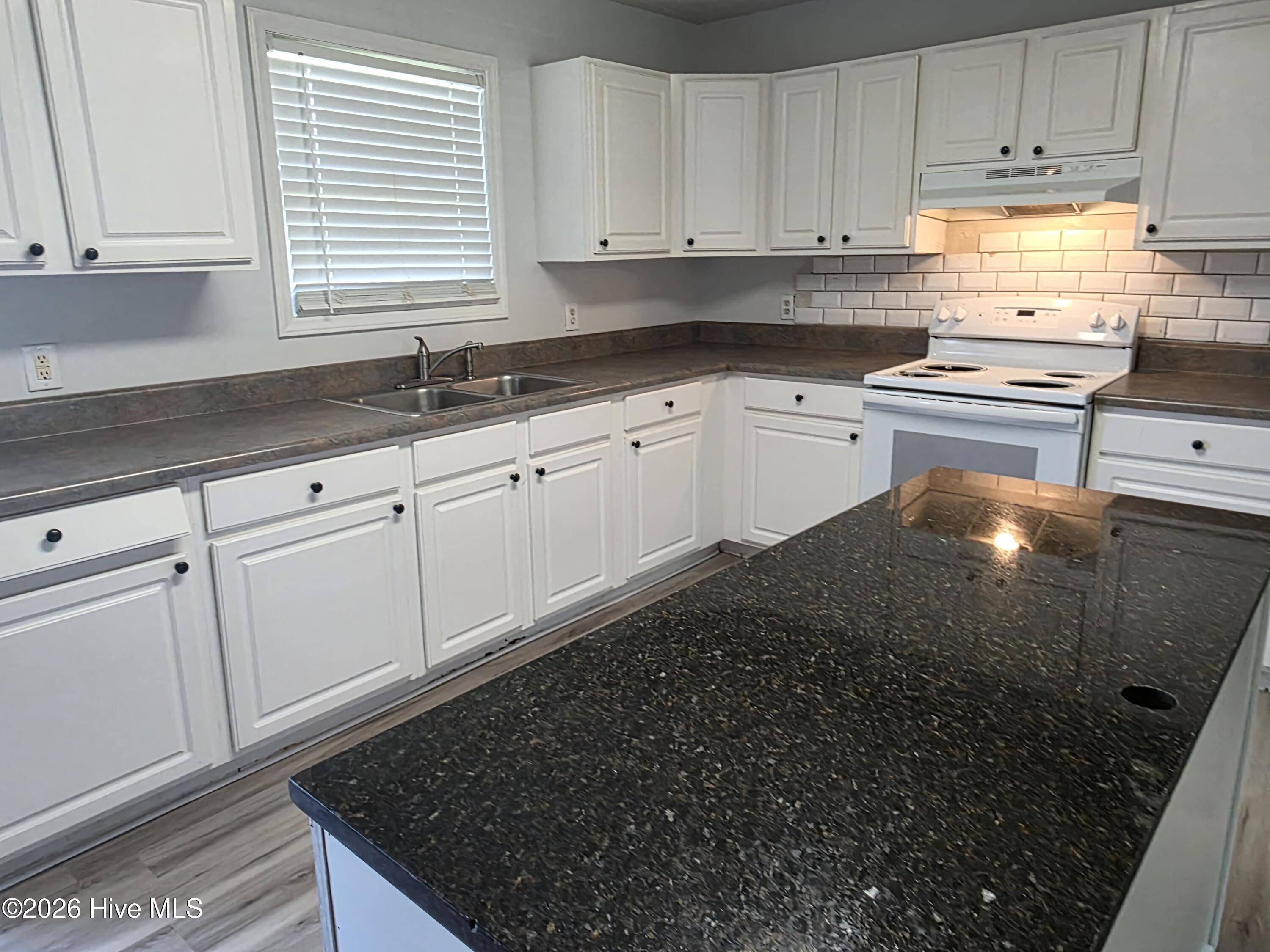 303 Olive Branch Boulevard Property Photo 20
