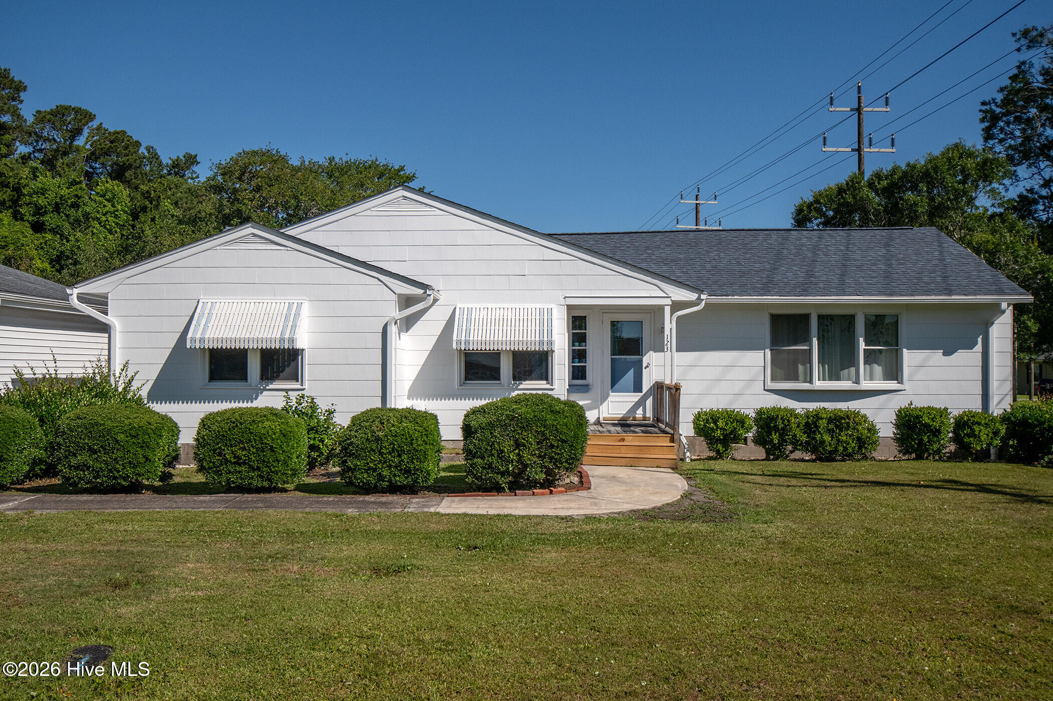 123 Crescent Drive Property Photo 1