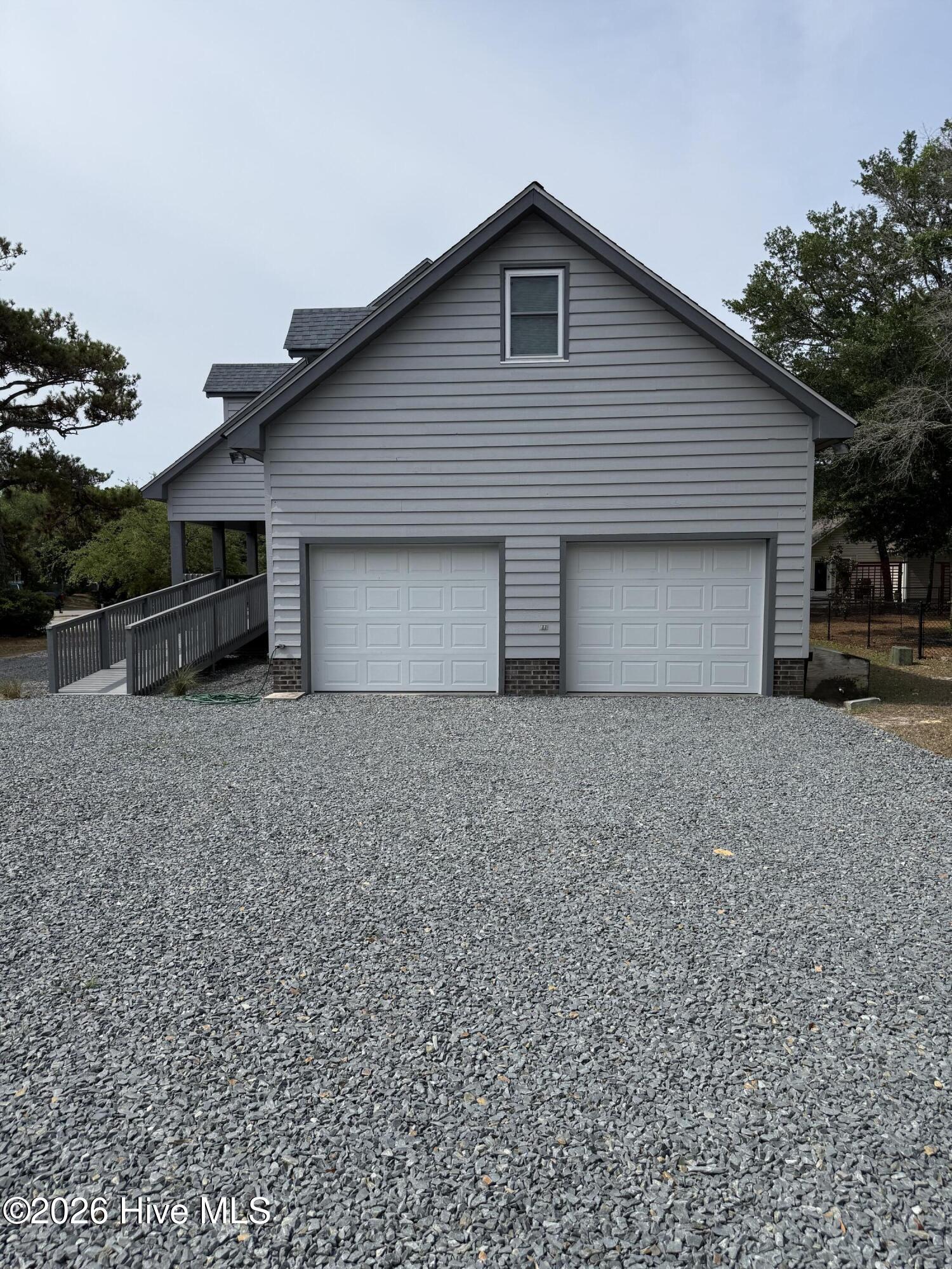 2106 E Oak Island Drive Property Photo 7