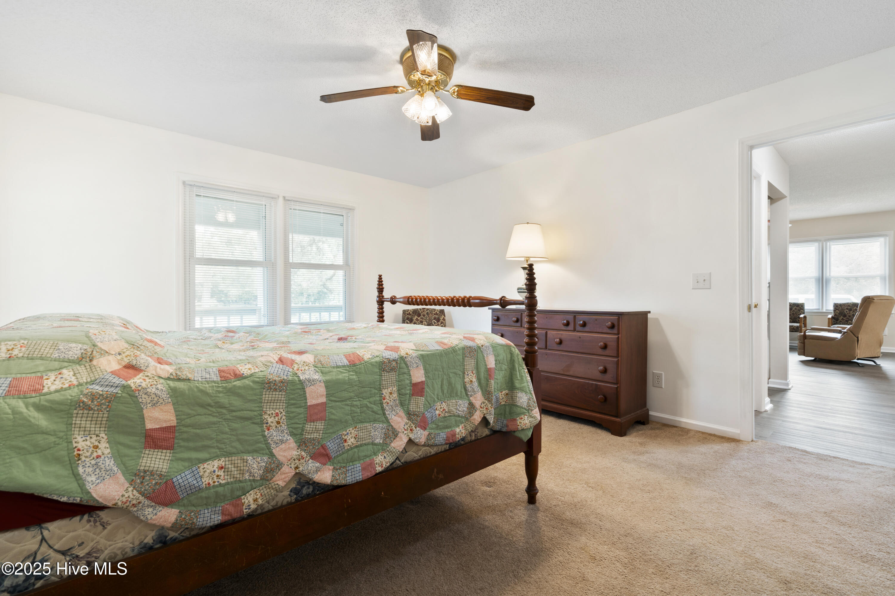 2106 E Oak Island Drive Property Photo 24