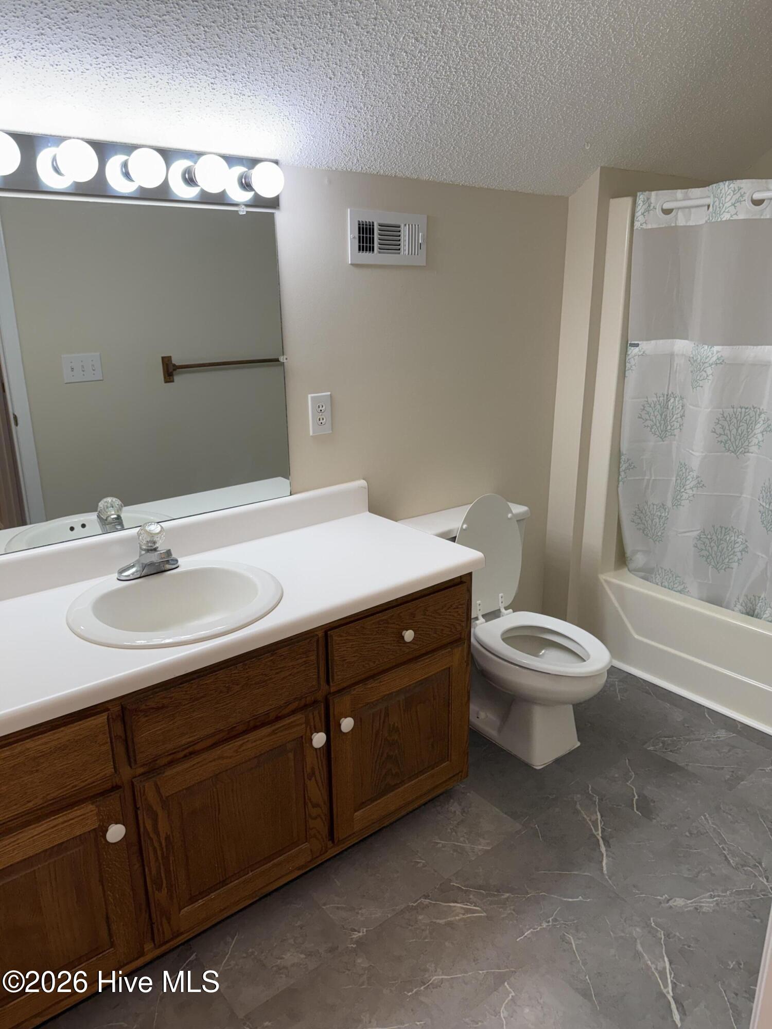 2106 E Oak Island Drive Property Photo 29