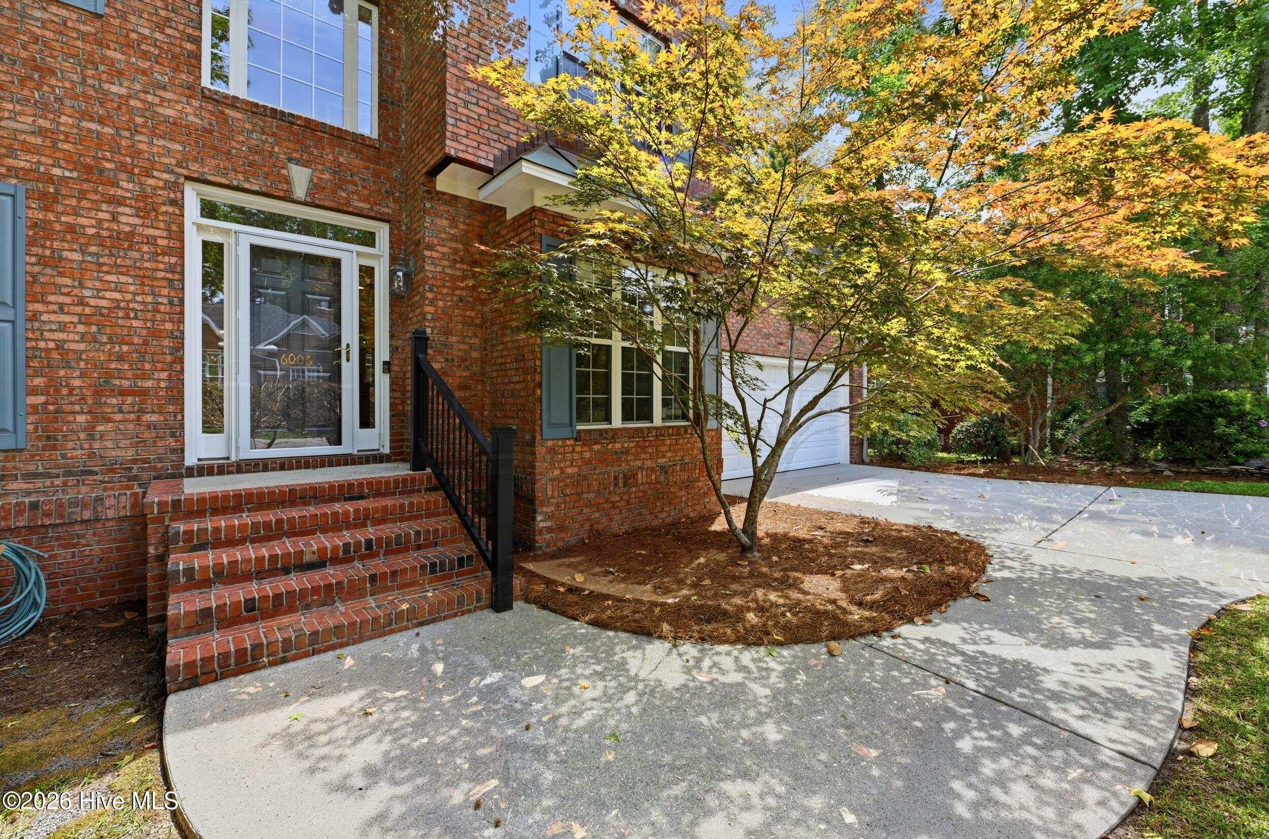 6006 Forest Creek Circle Property Photo 4