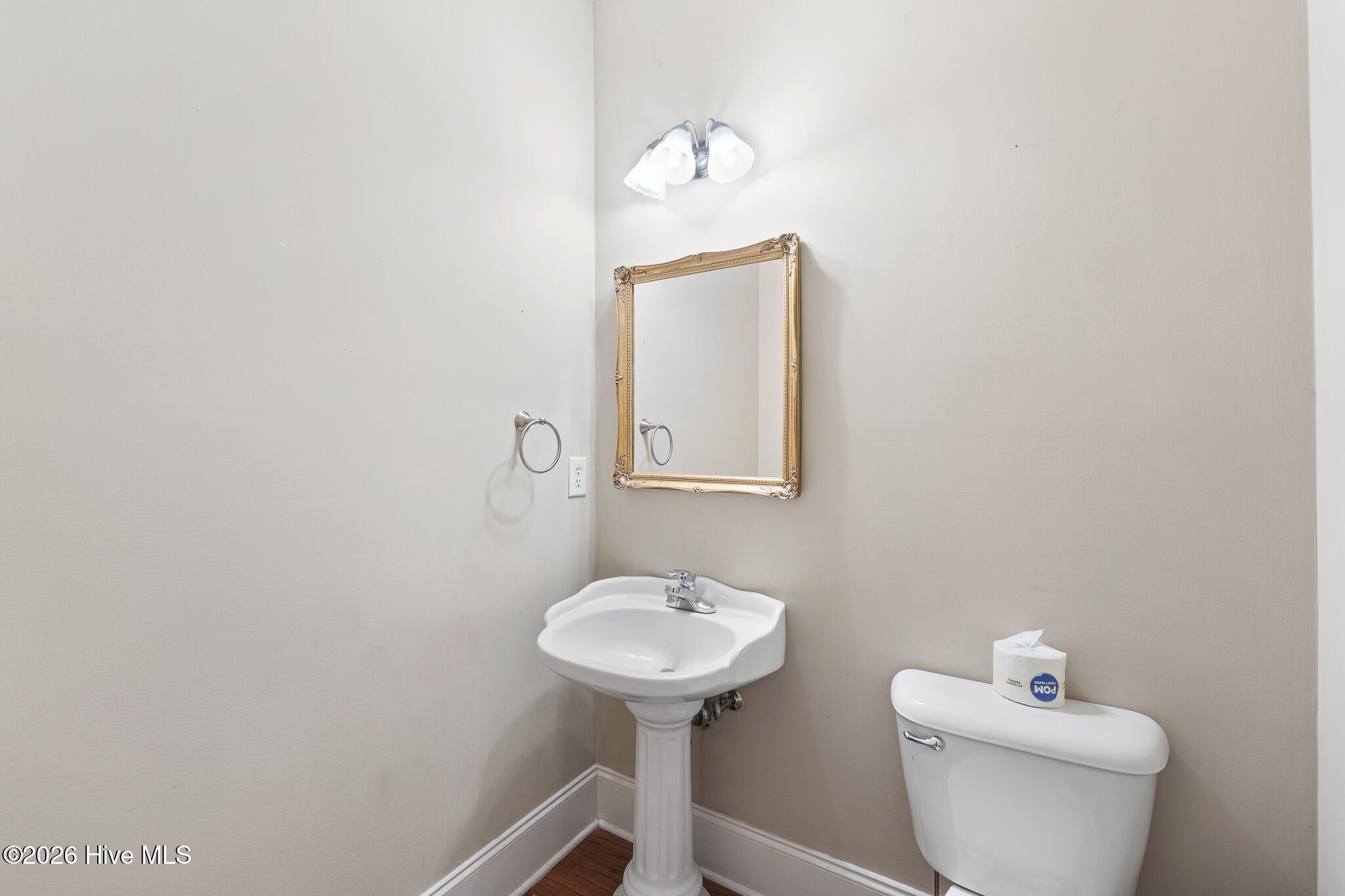 4890 Somerset Drive Property Photo 6