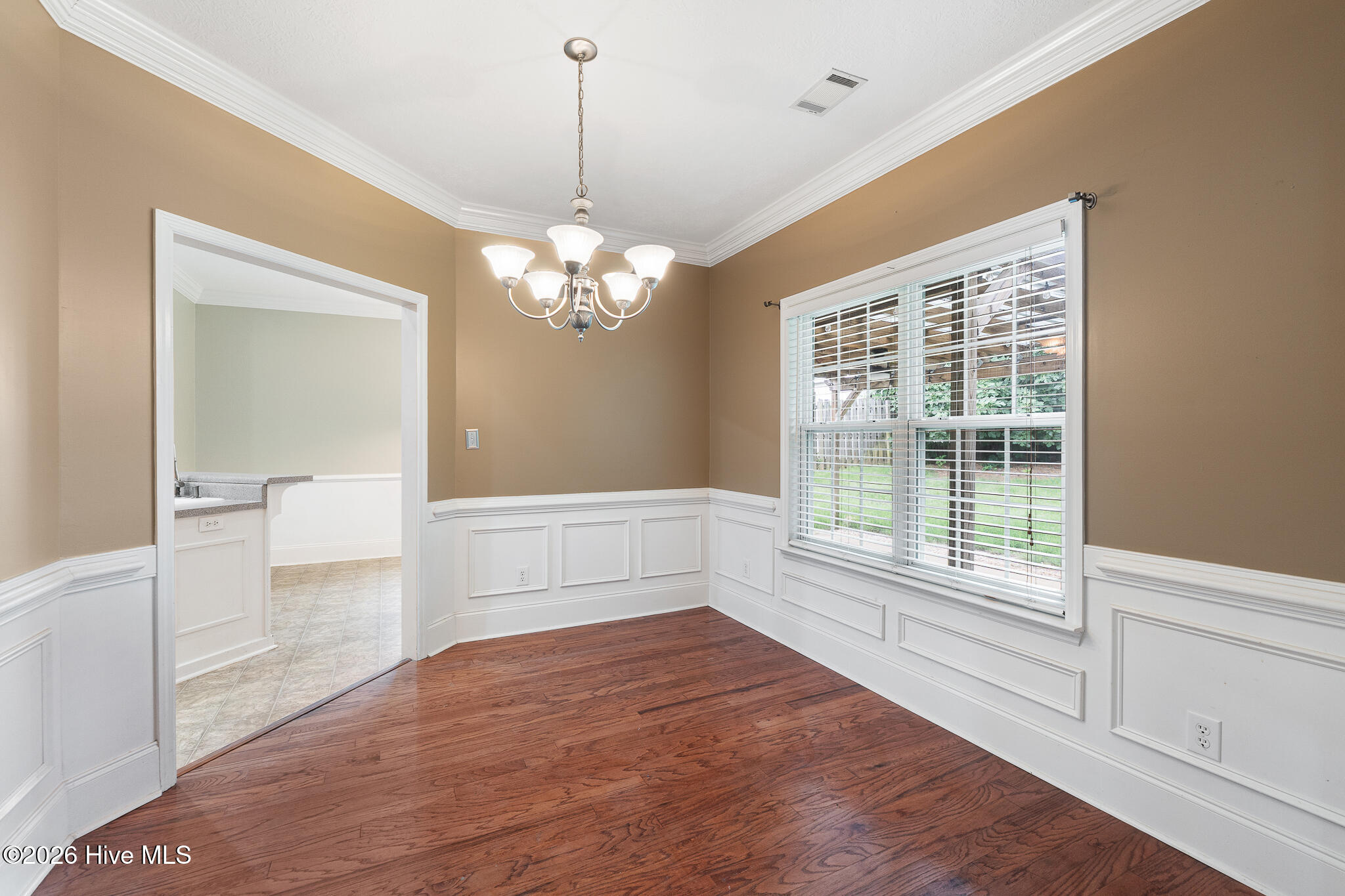 4890 Somerset Drive Property Photo 8