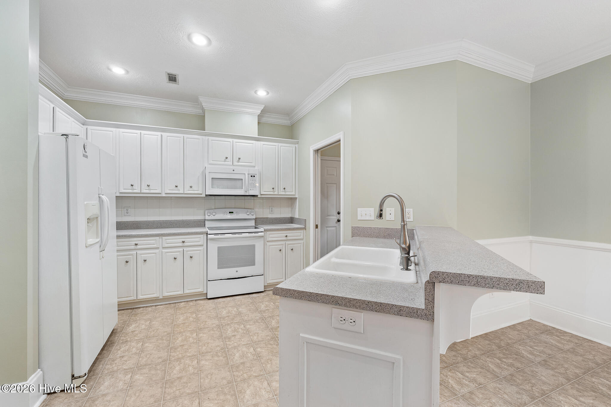 4890 Somerset Drive Property Photo 10