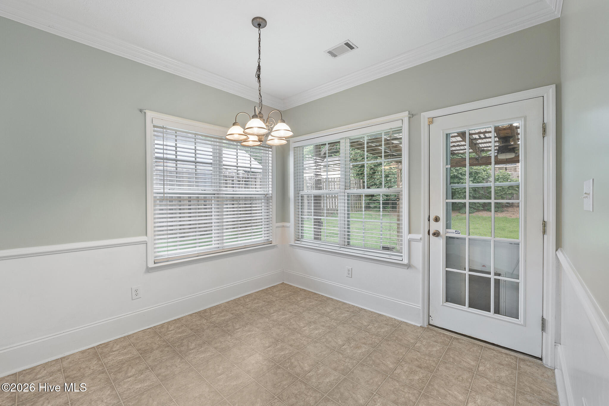 4890 Somerset Drive Property Photo 11