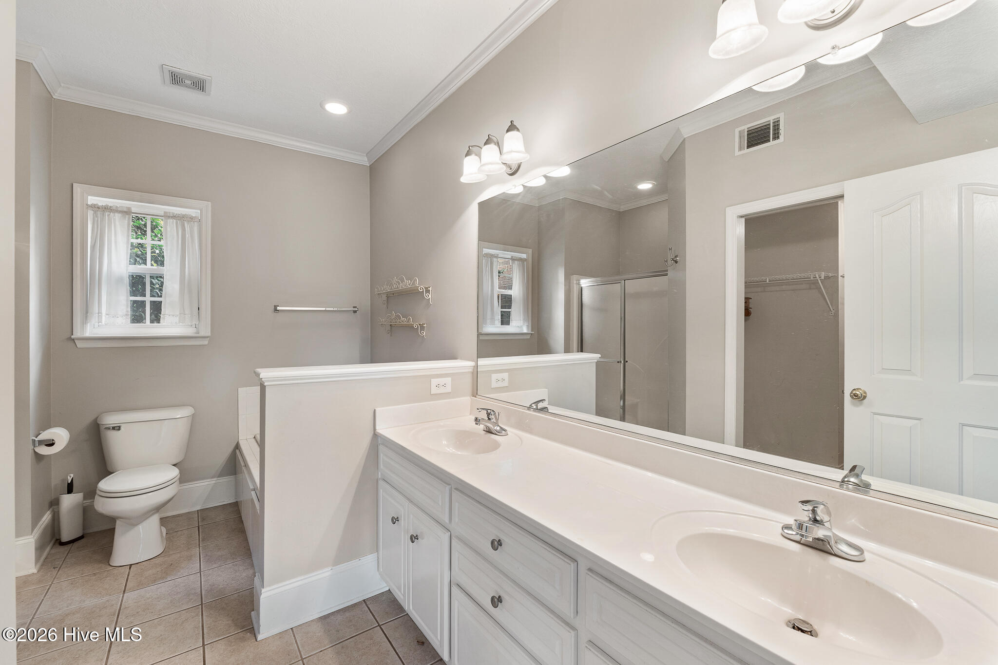 4890 Somerset Drive Property Photo 14