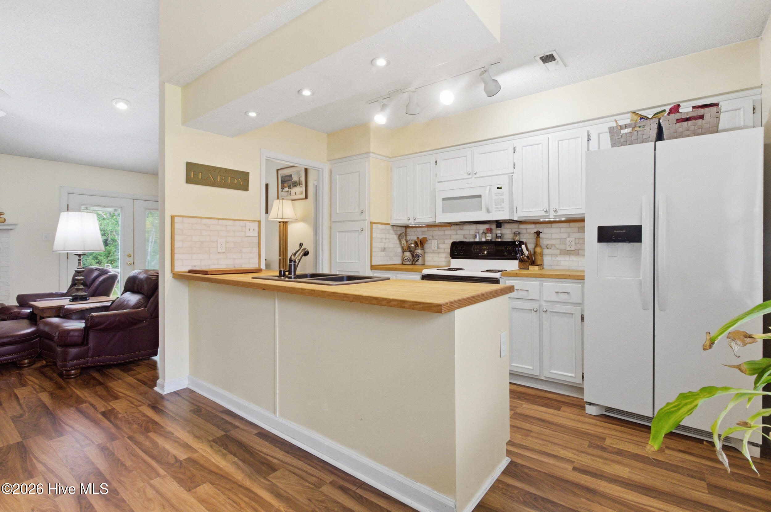 1820 Caracara Drive Property Photo 3