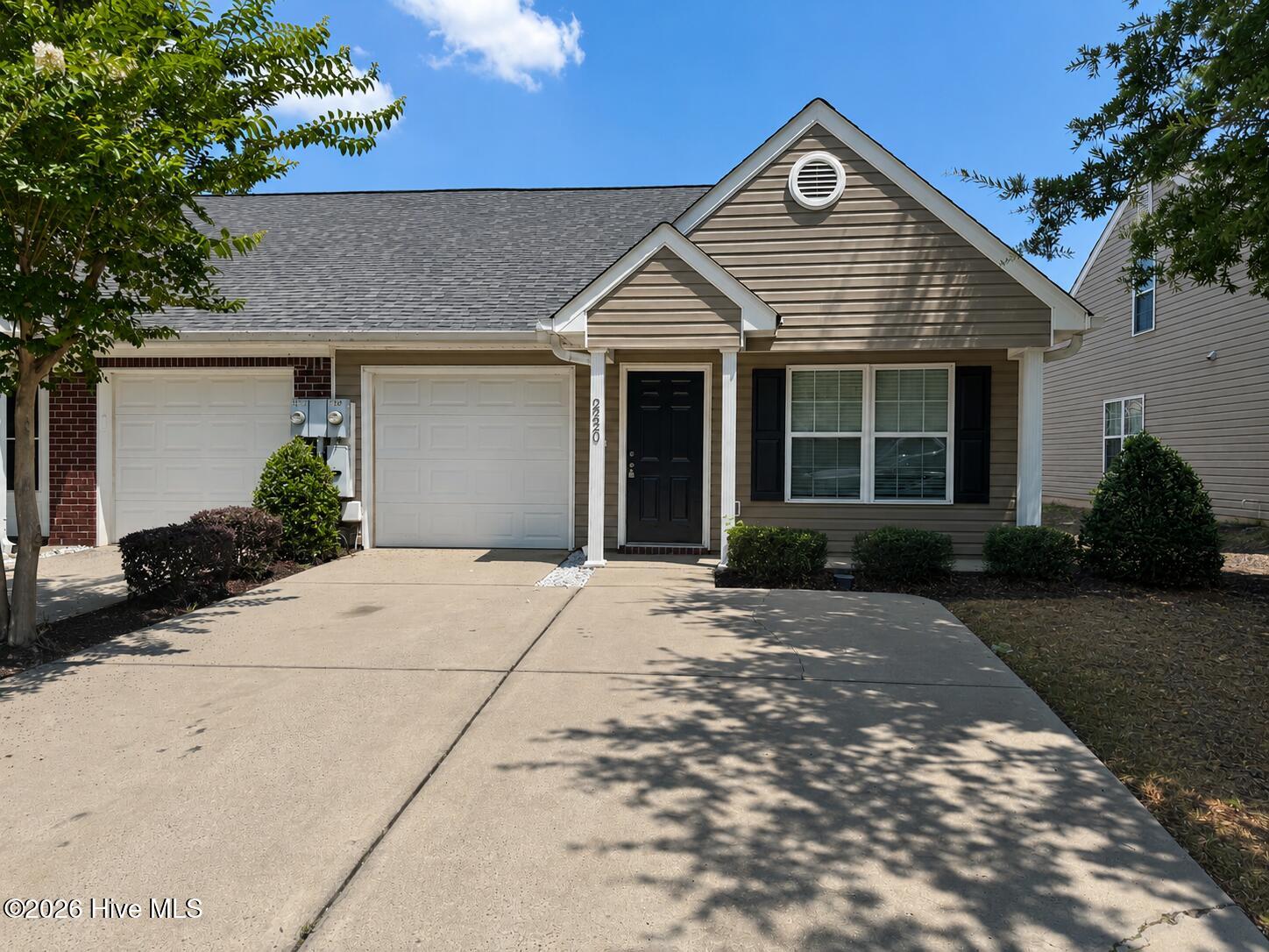 2220 Jasmine Way Property Photo 1