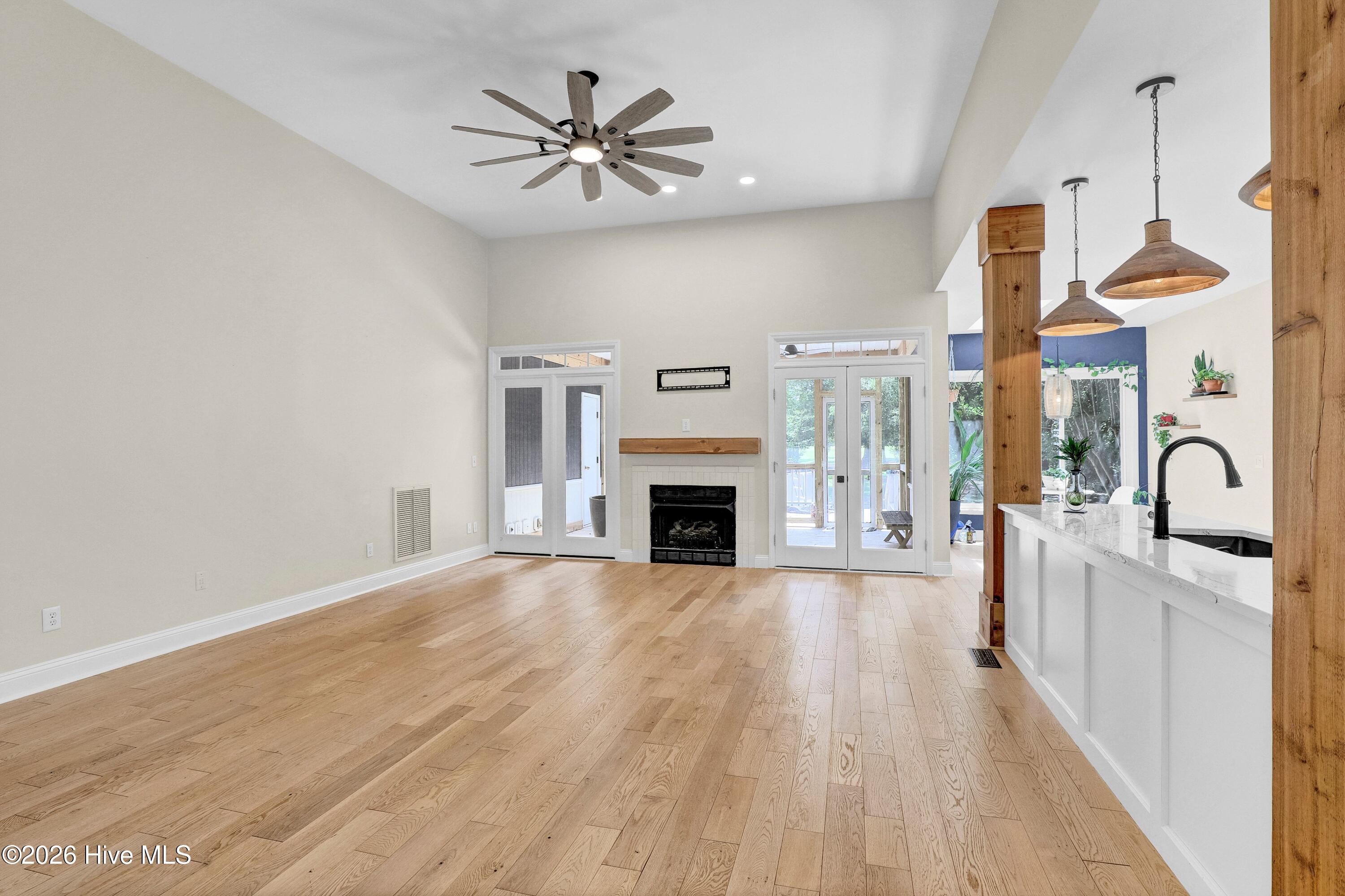 427 Lakeview Drive Property Photo 6
