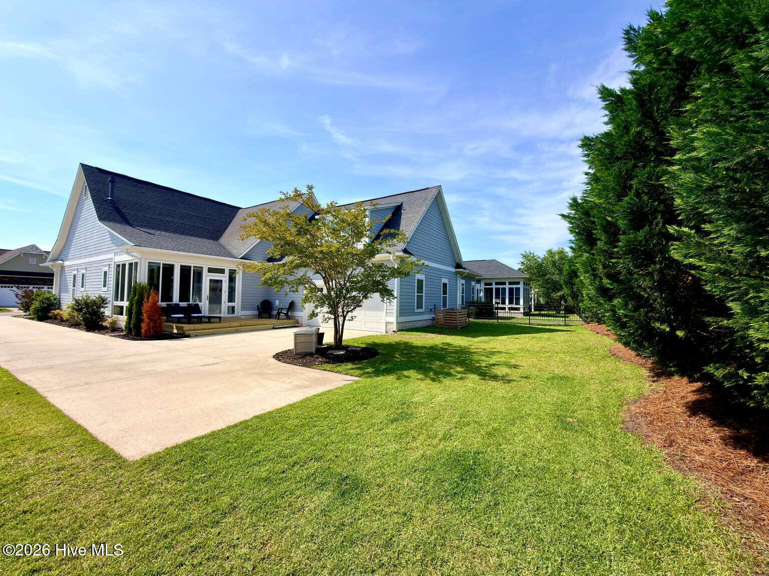 5225 Leisure Circle Property Photo 3