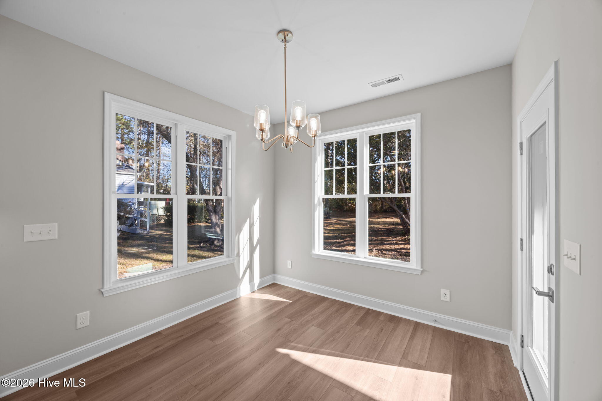 3406 Baybrooke Drive W Property Photo 7