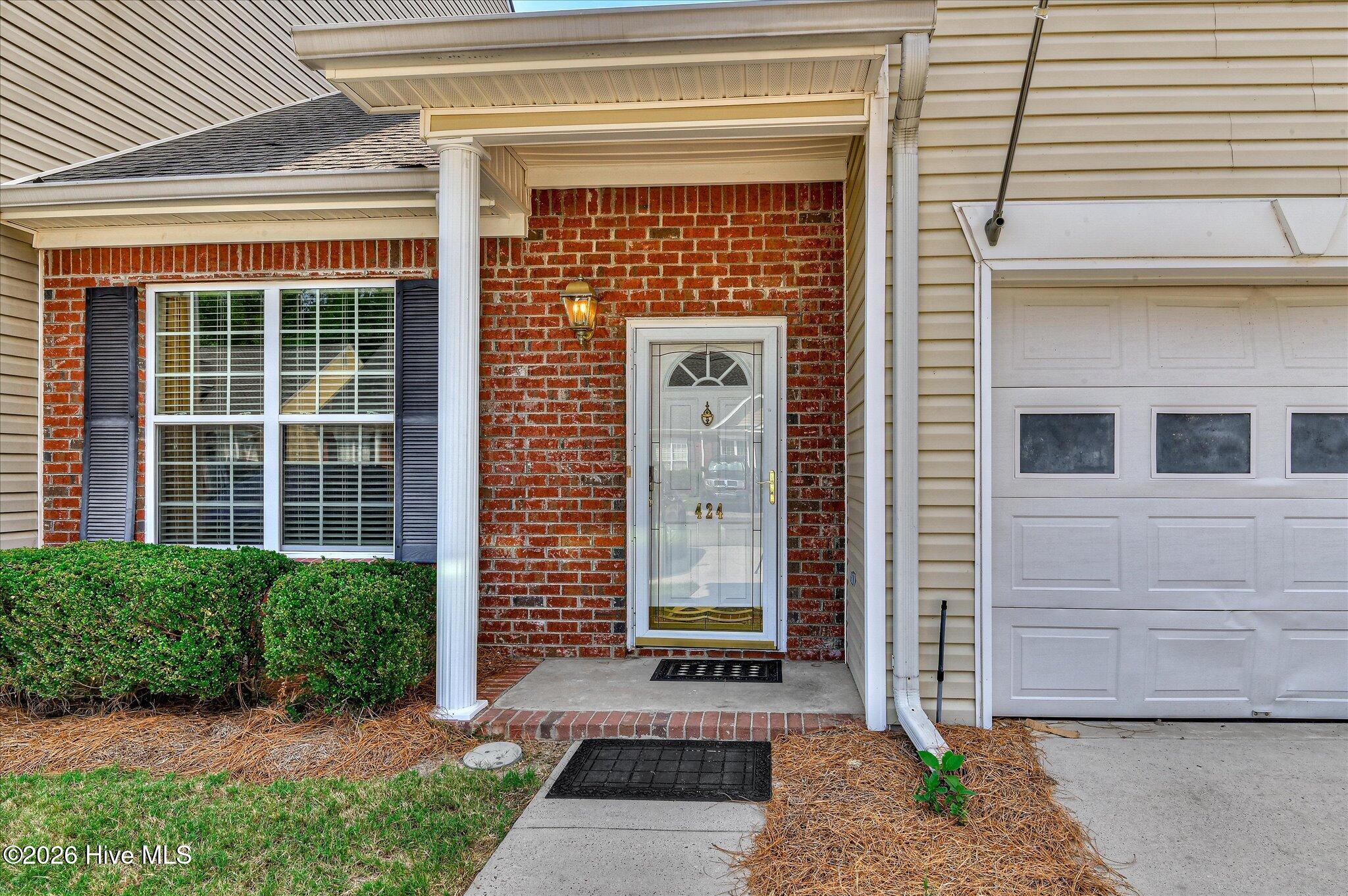 424 Snead Way Property Photo 1