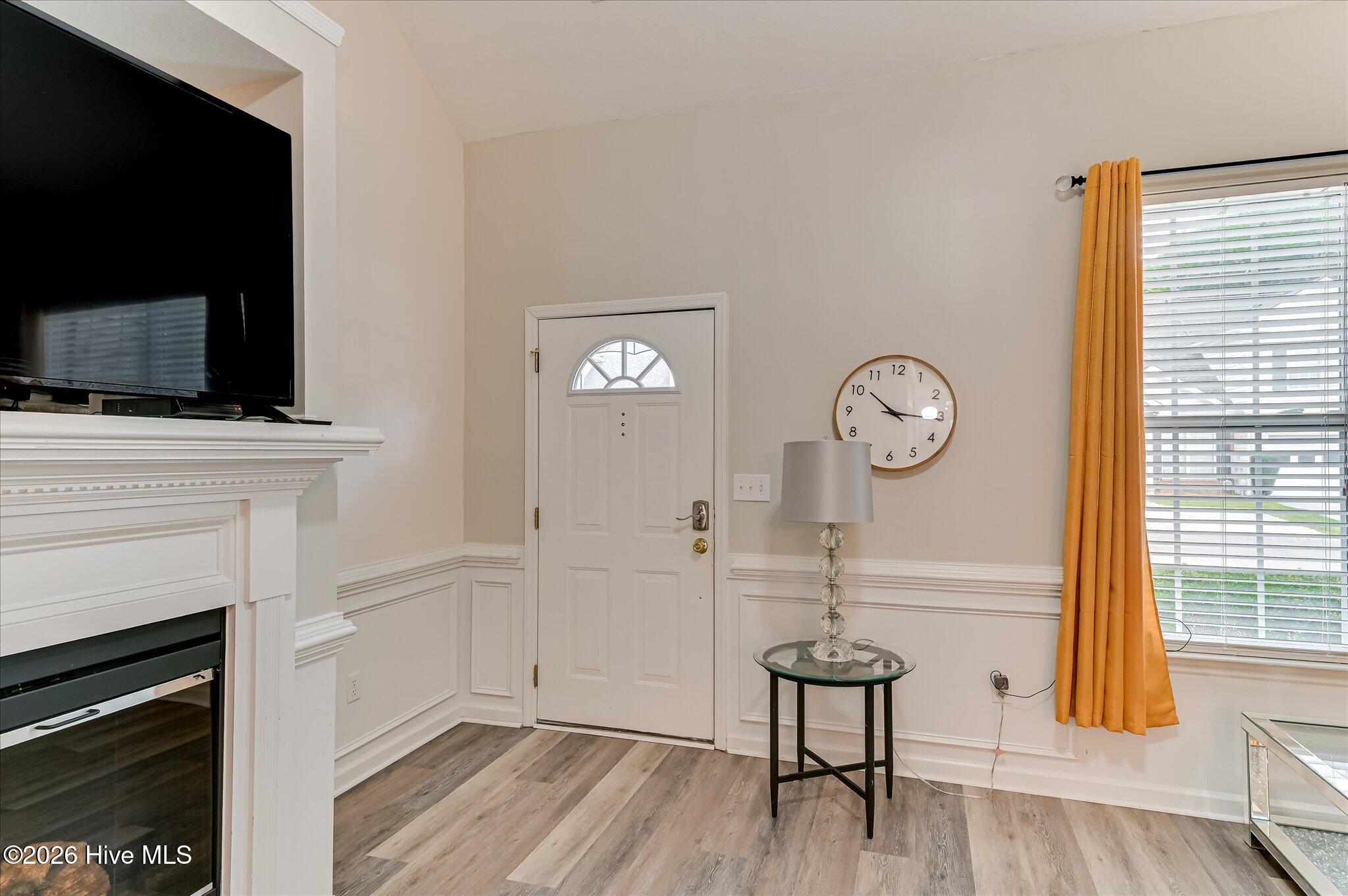 424 Snead Way Property Photo 3