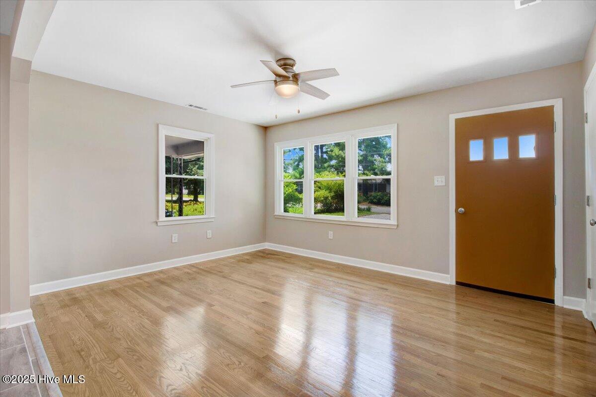 412 E 18th Street Property Photo 2