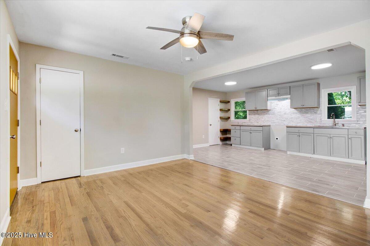 412 E 18th Street Property Photo 5