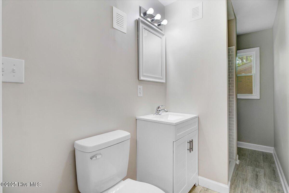 412 E 18th Street Property Photo 11