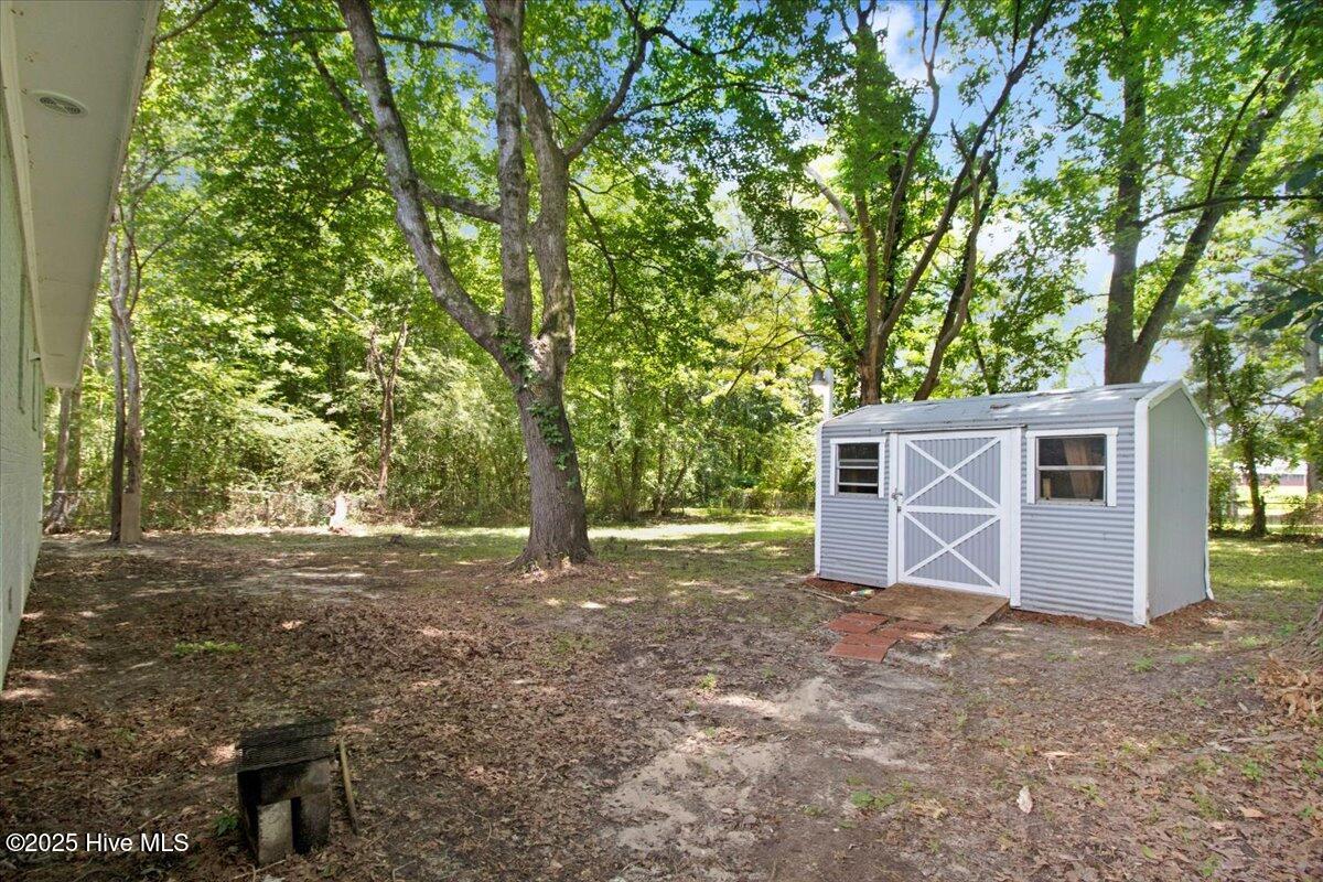 412 E 18th Street Property Photo 13