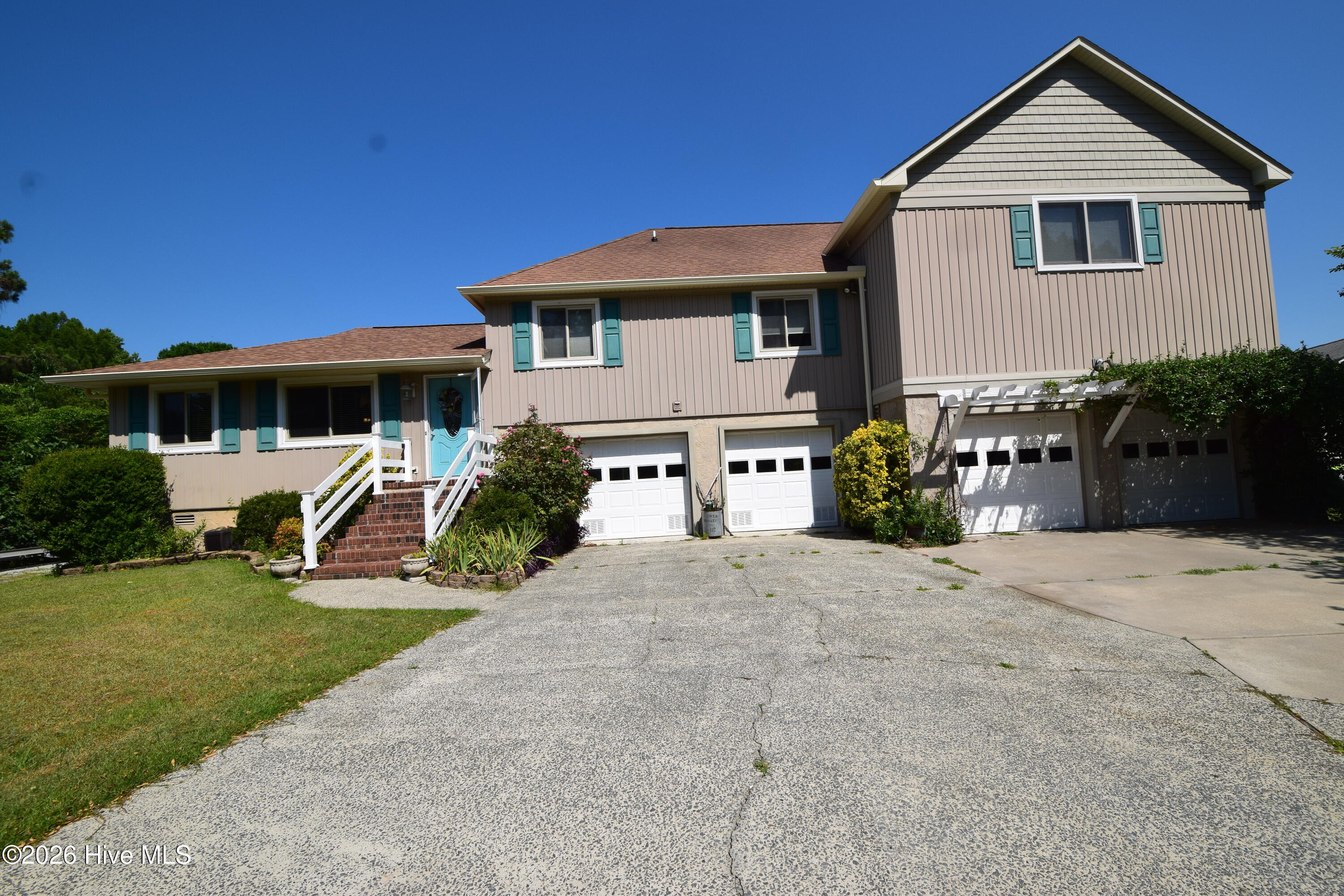 105 Captains Cove Property Photo 1