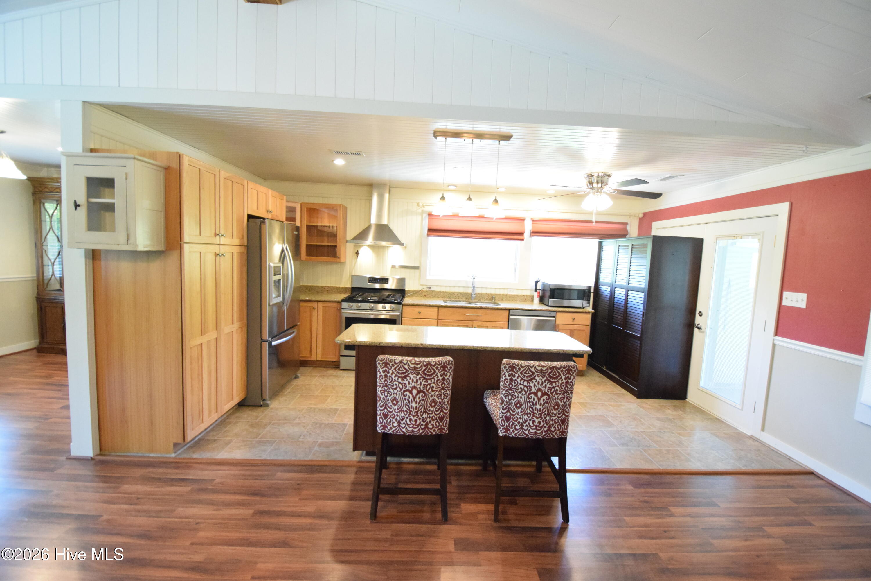 105 Captains Cove Property Photo 3