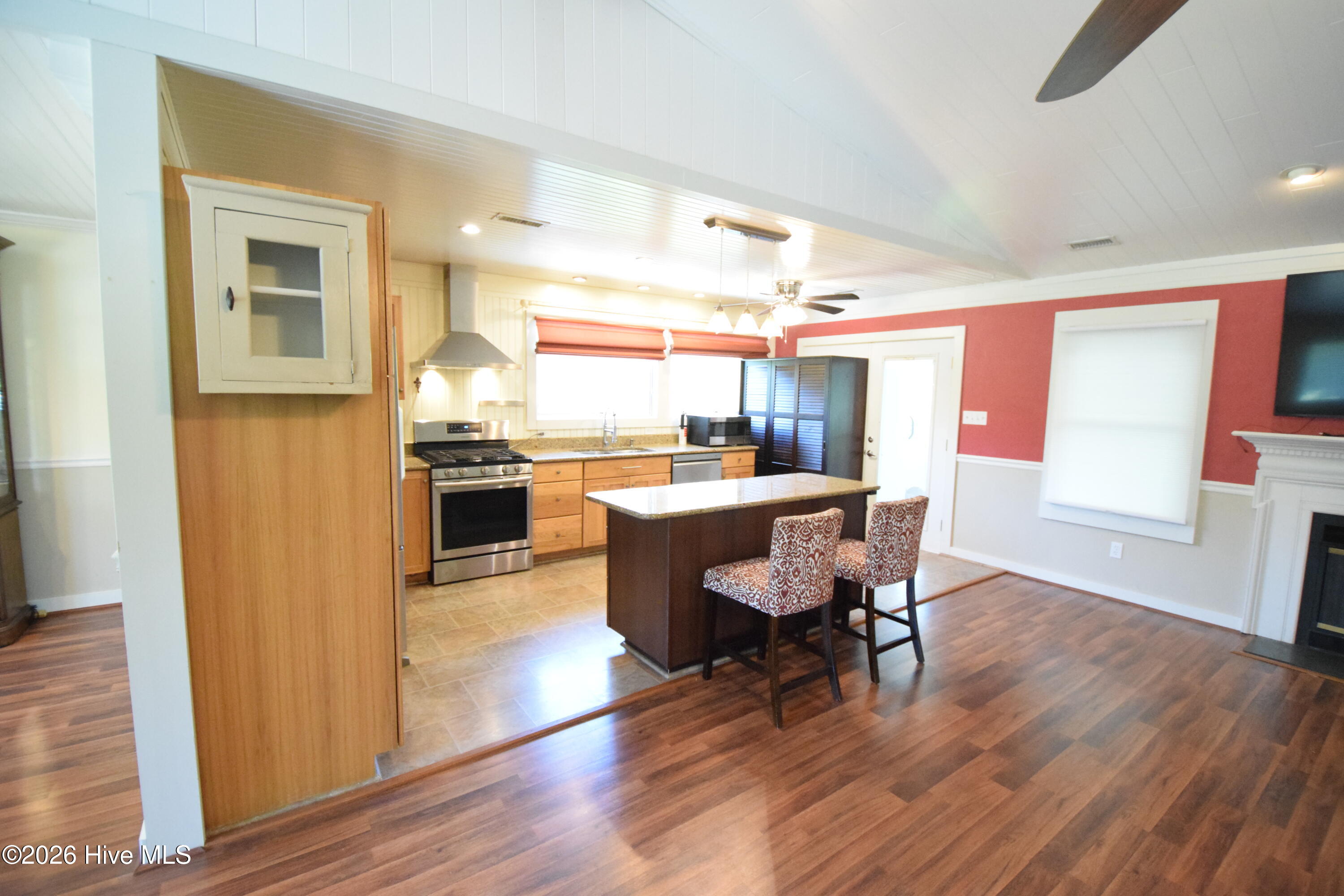 105 Captains Cove Property Photo 4