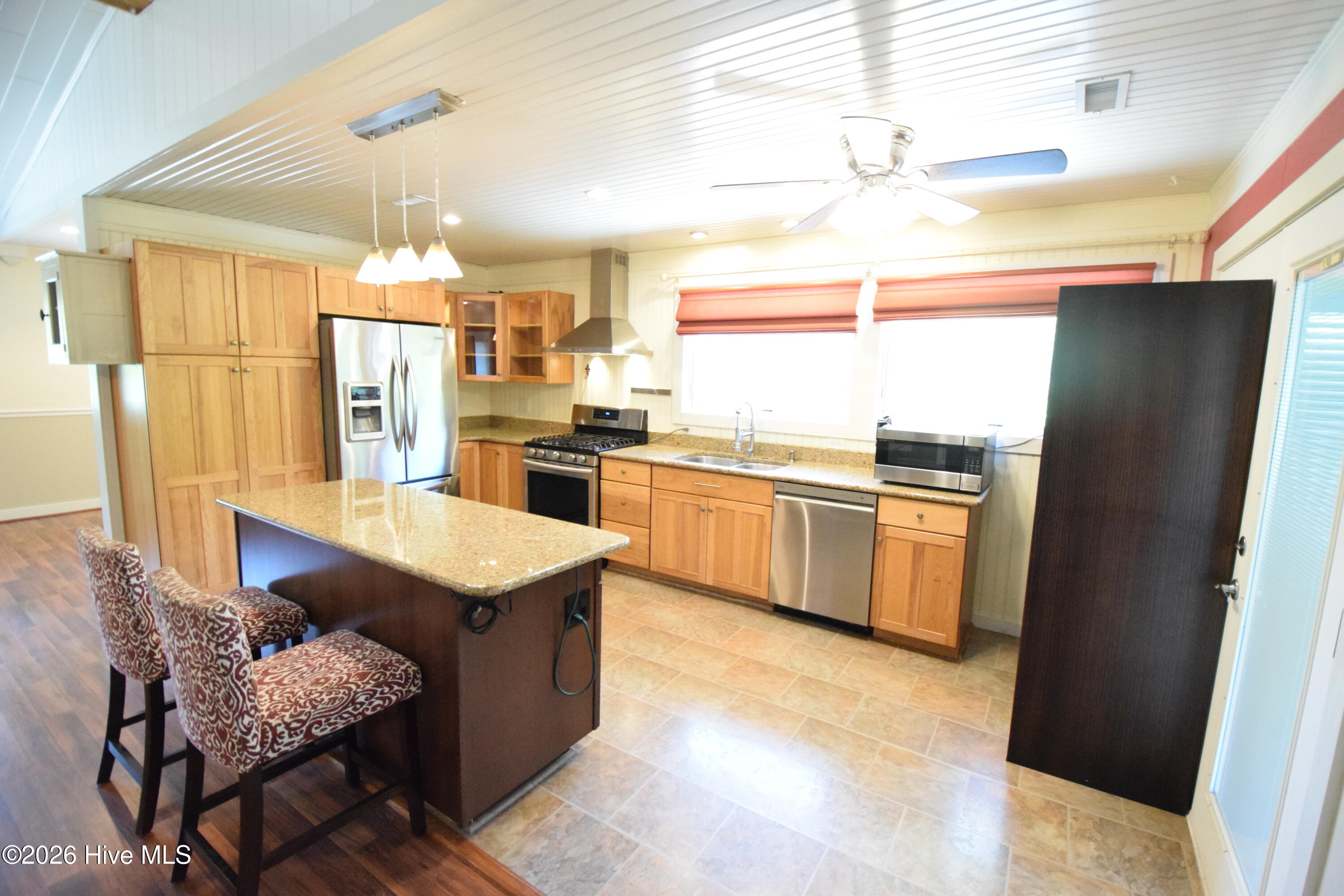 105 Captains Cove Property Photo 5