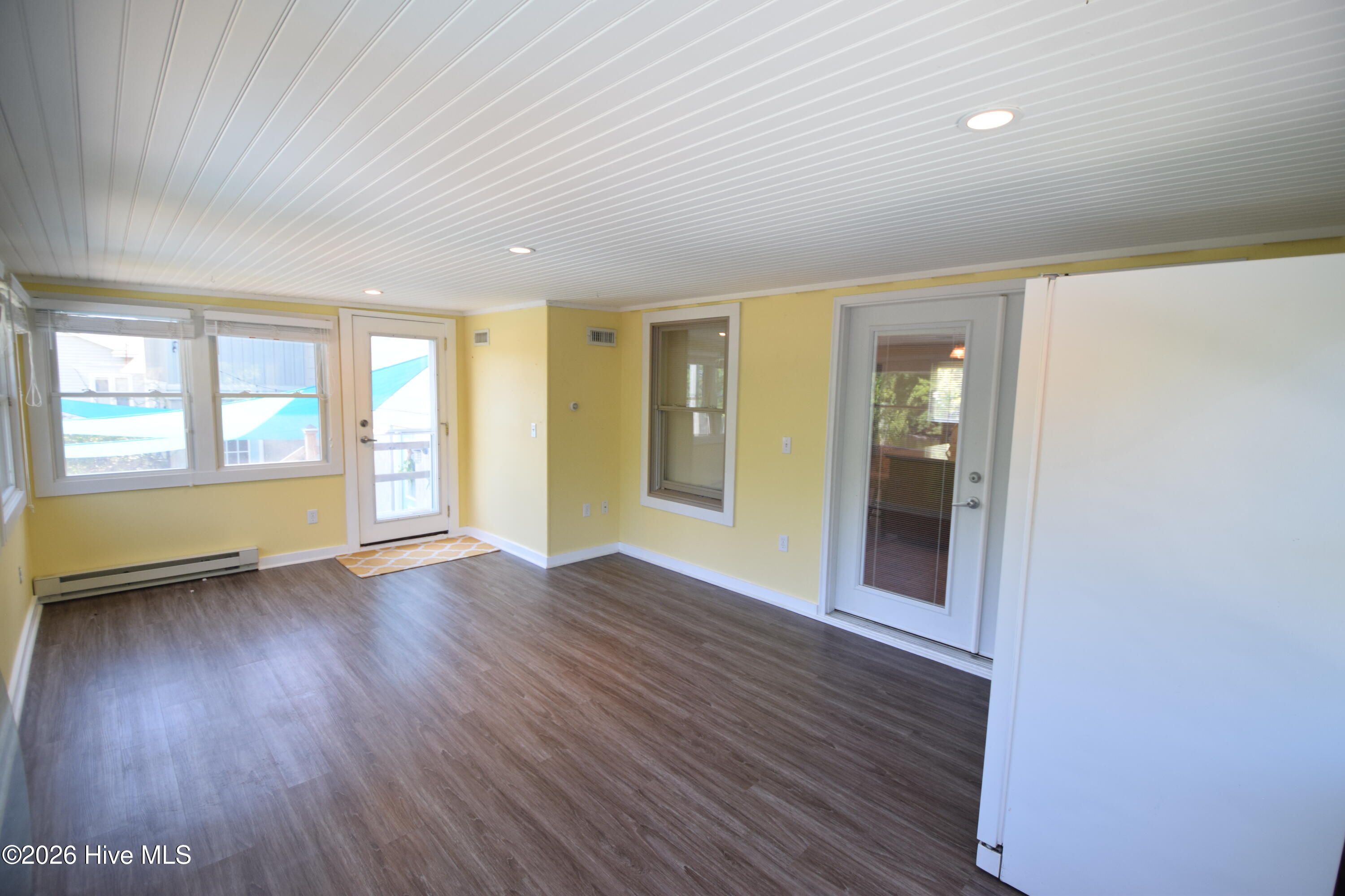 105 Captains Cove Property Photo 11