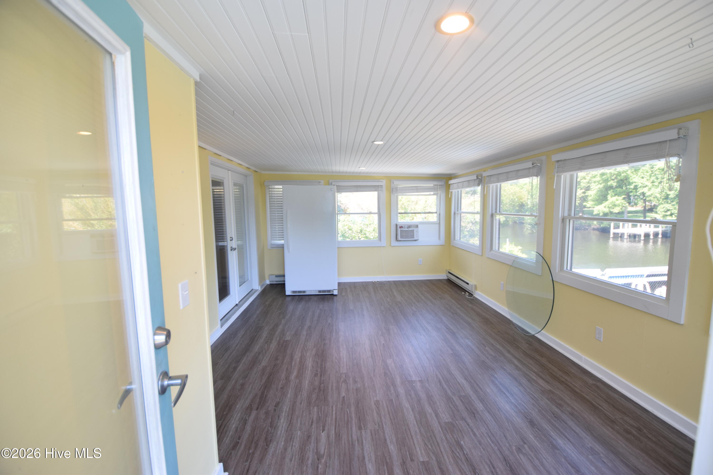 105 Captains Cove Property Photo 13