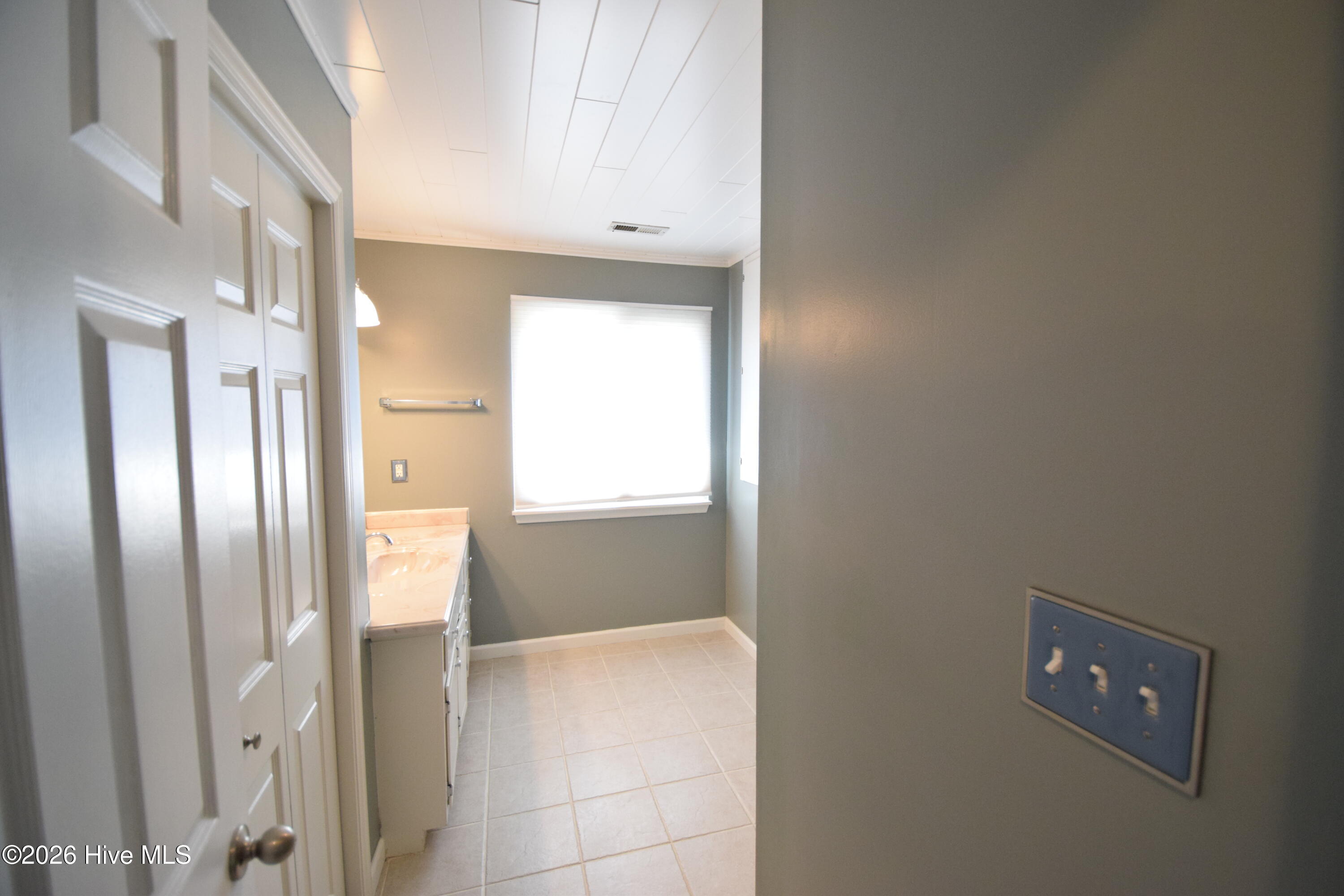 105 Captains Cove Property Photo 14