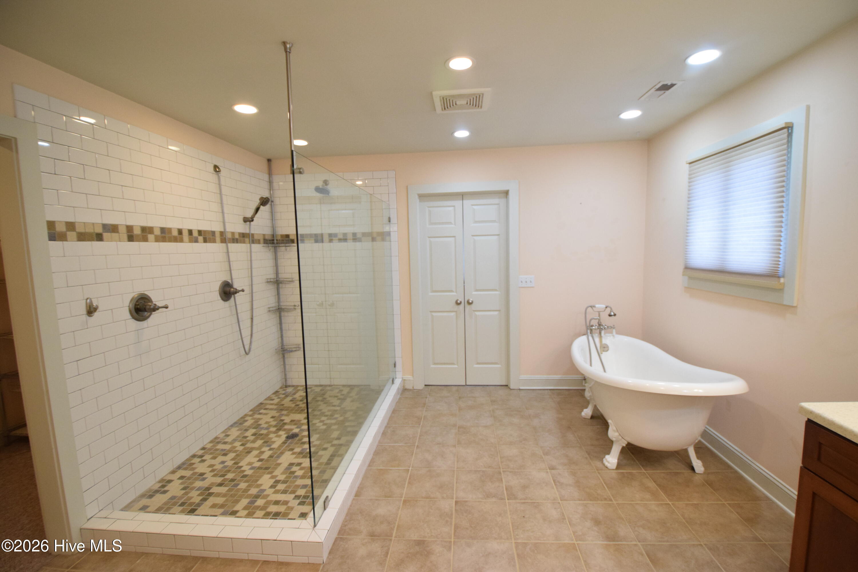 105 Captains Cove Property Photo 32