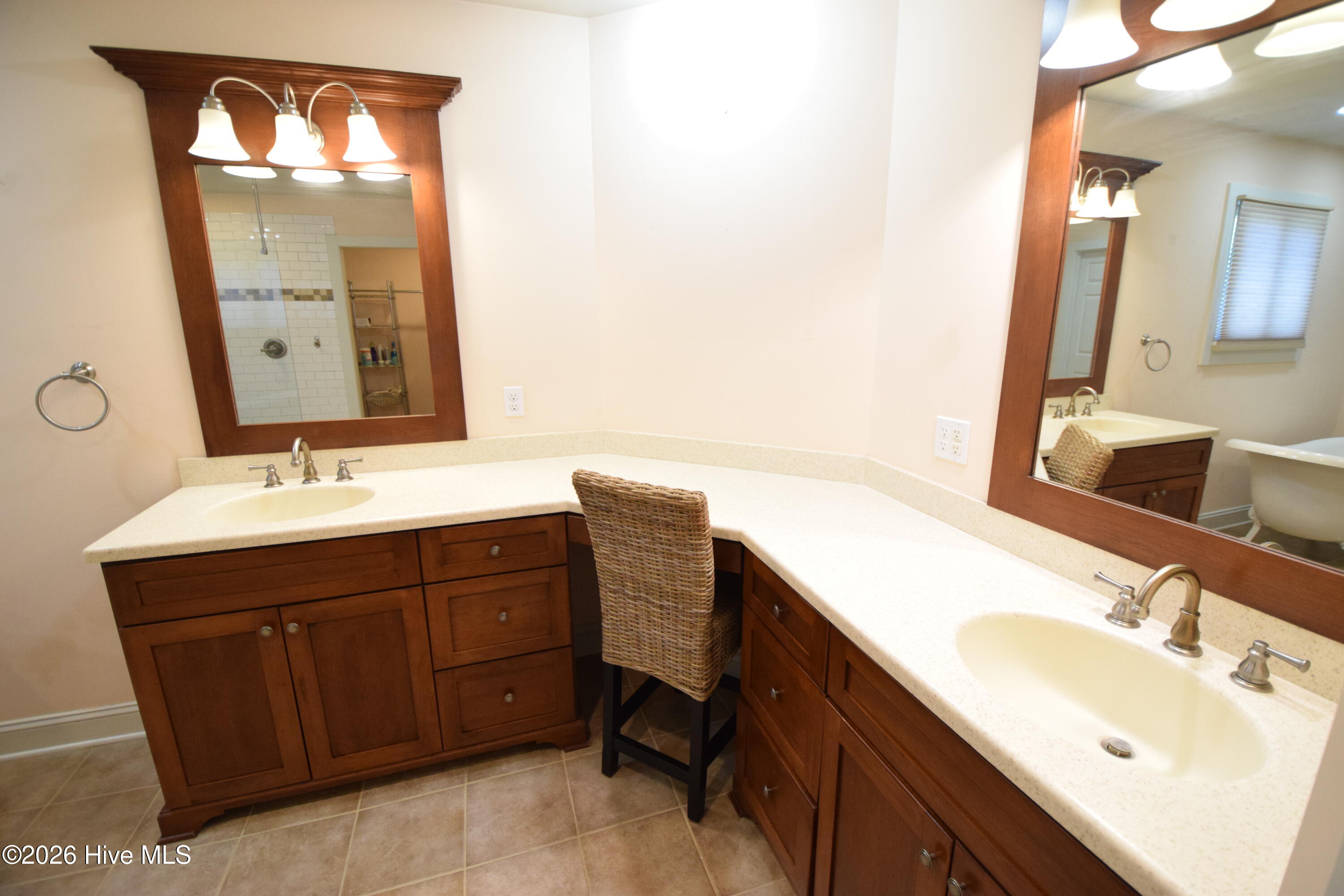 105 Captains Cove Property Photo 33