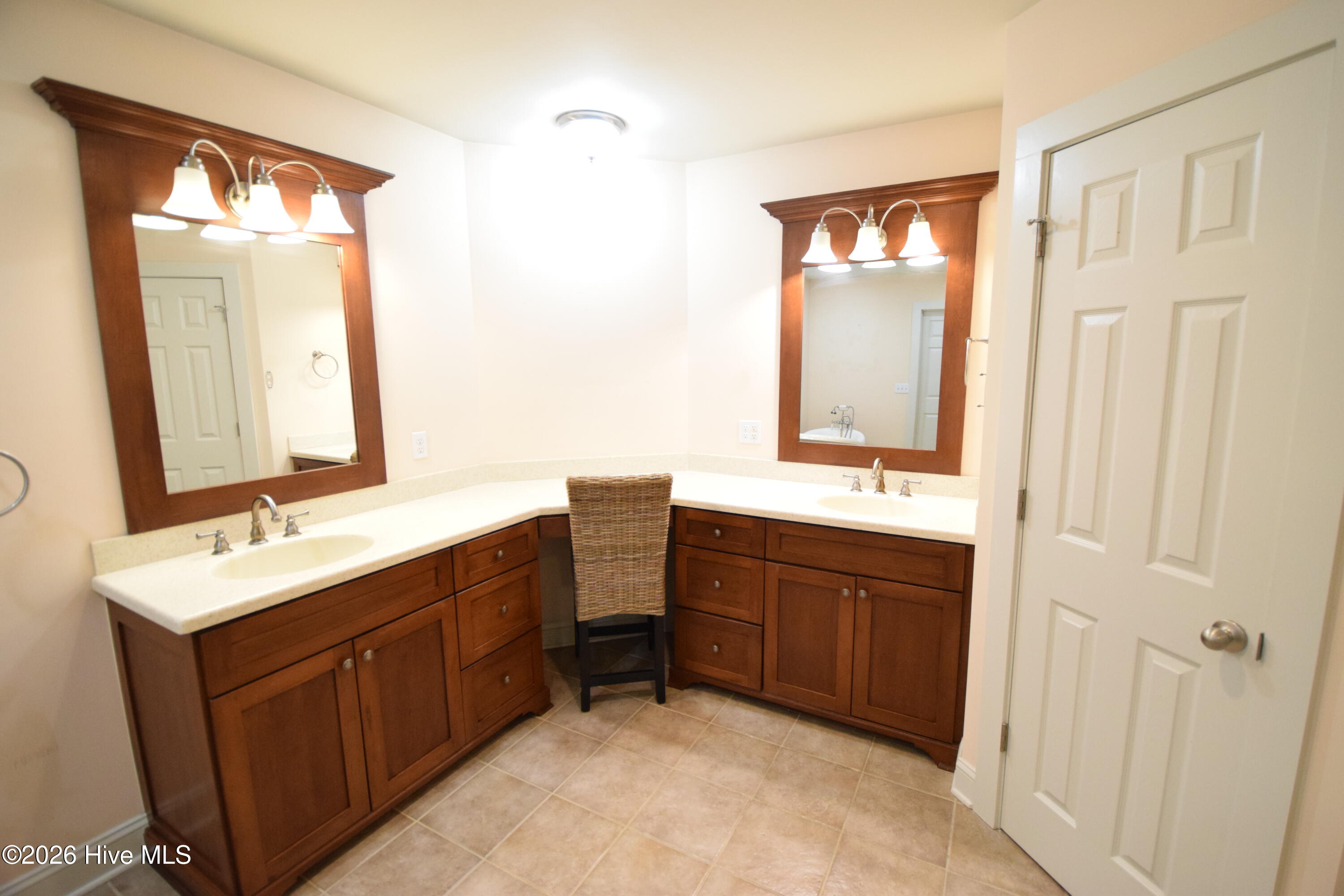 105 Captains Cove Property Photo 35