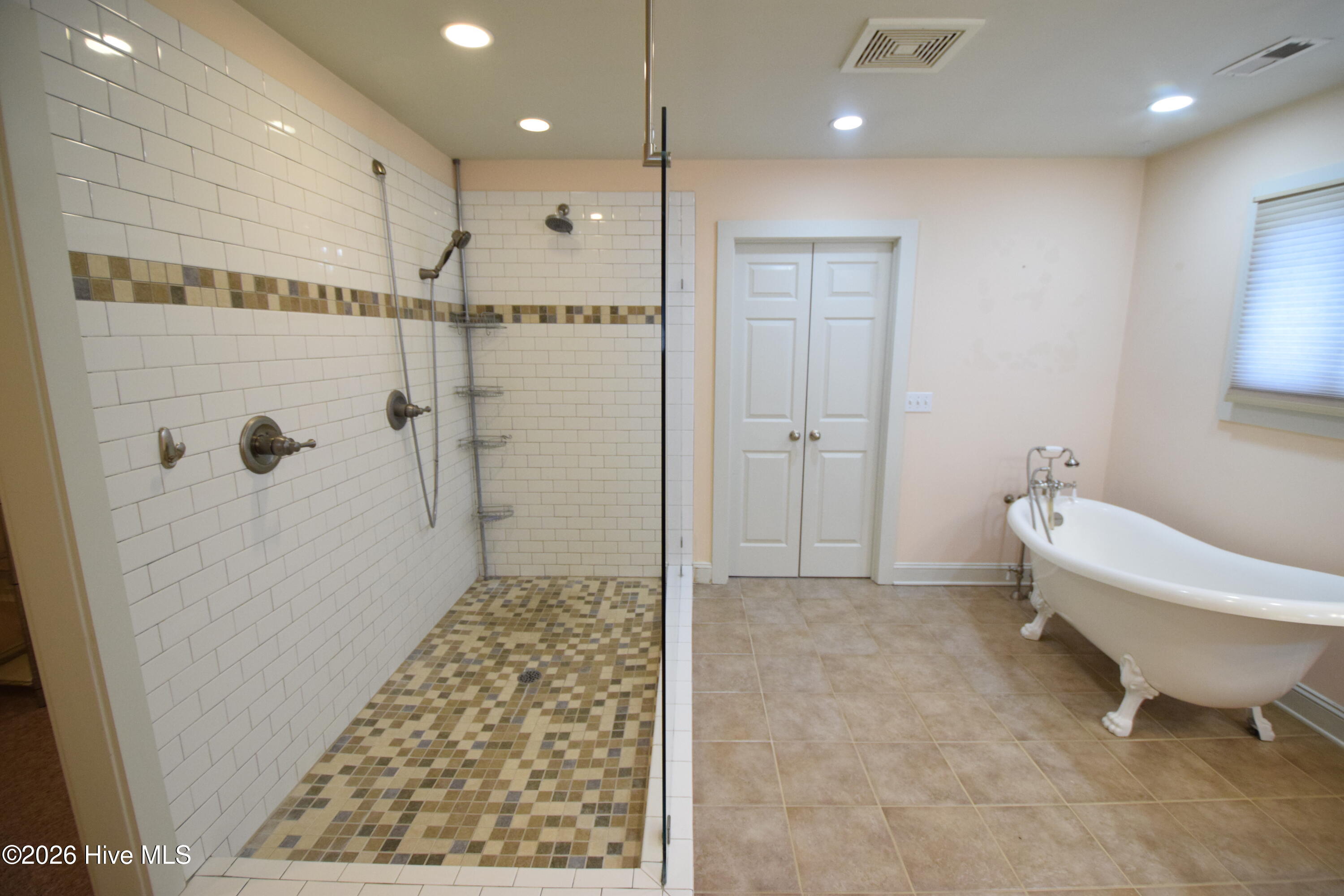 105 Captains Cove Property Photo 37