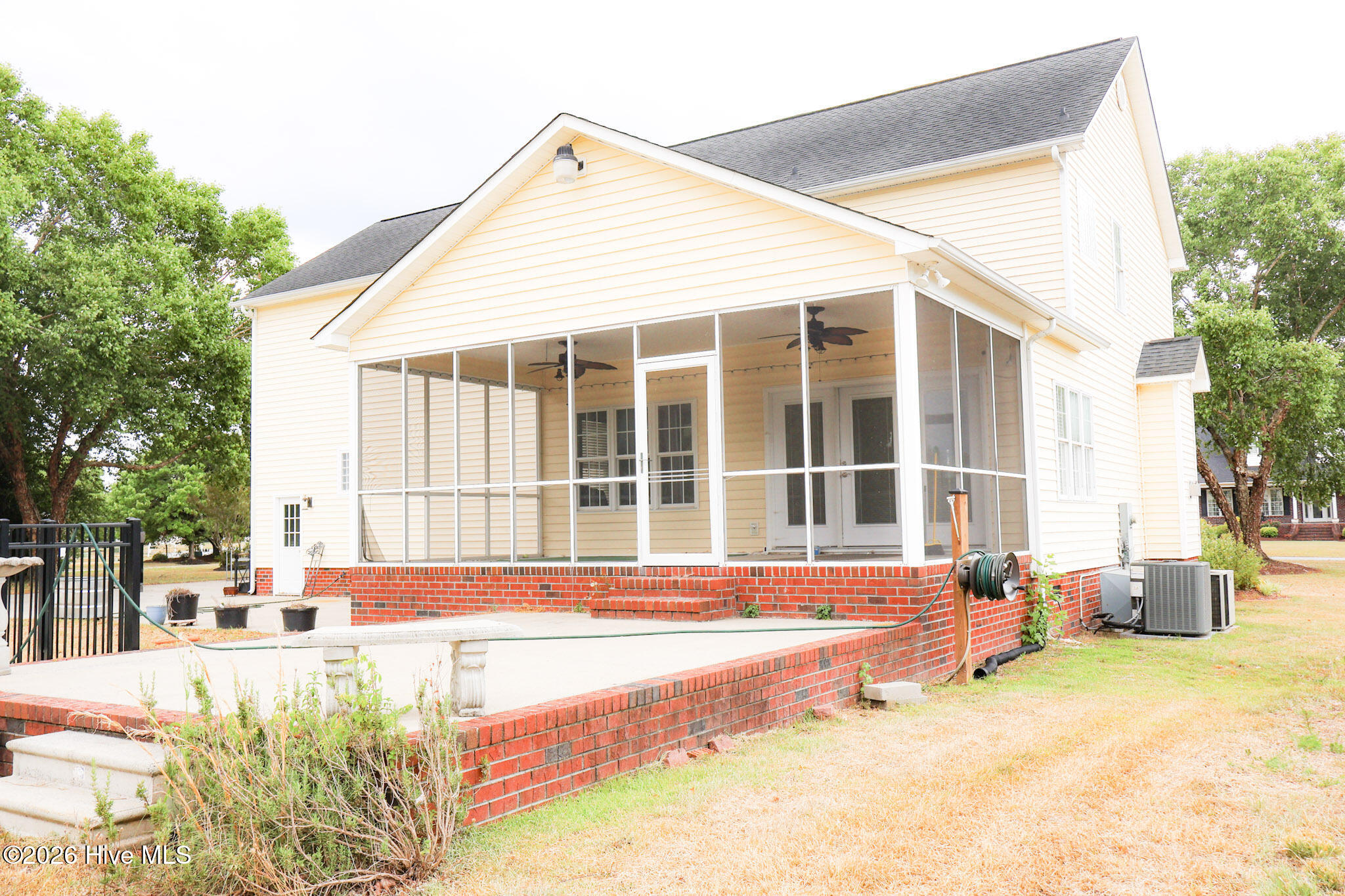 1213 Windbrooke Drive Property Photo 4