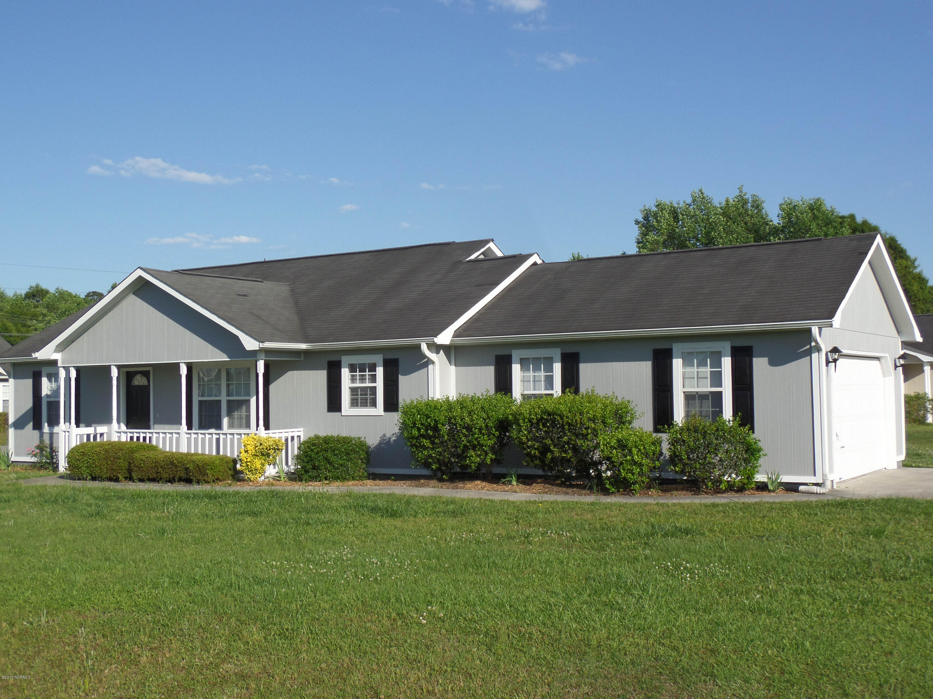 401 Sumrell Way Property Photo 3