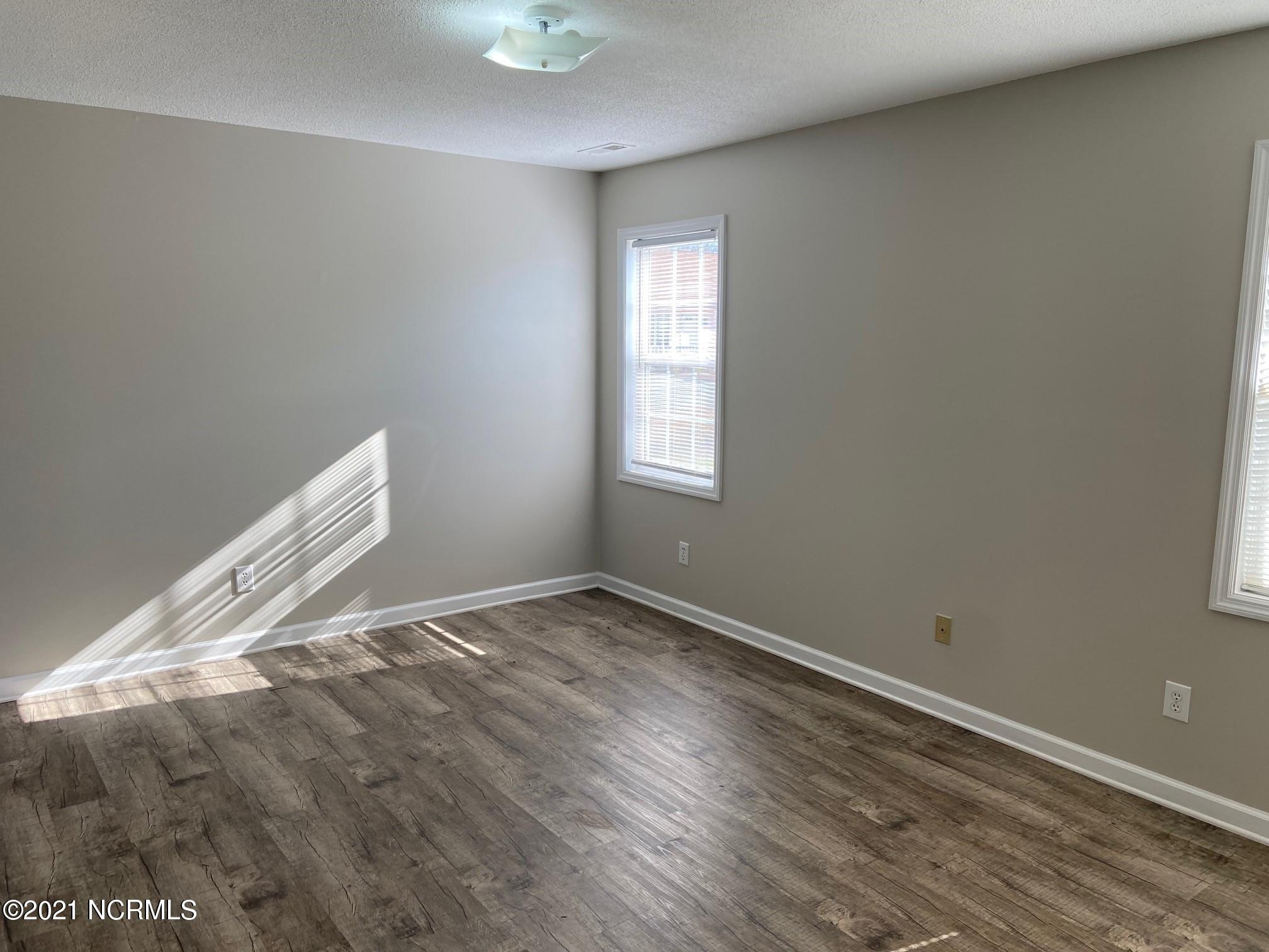 401 Sumrell Way Property Photo 13