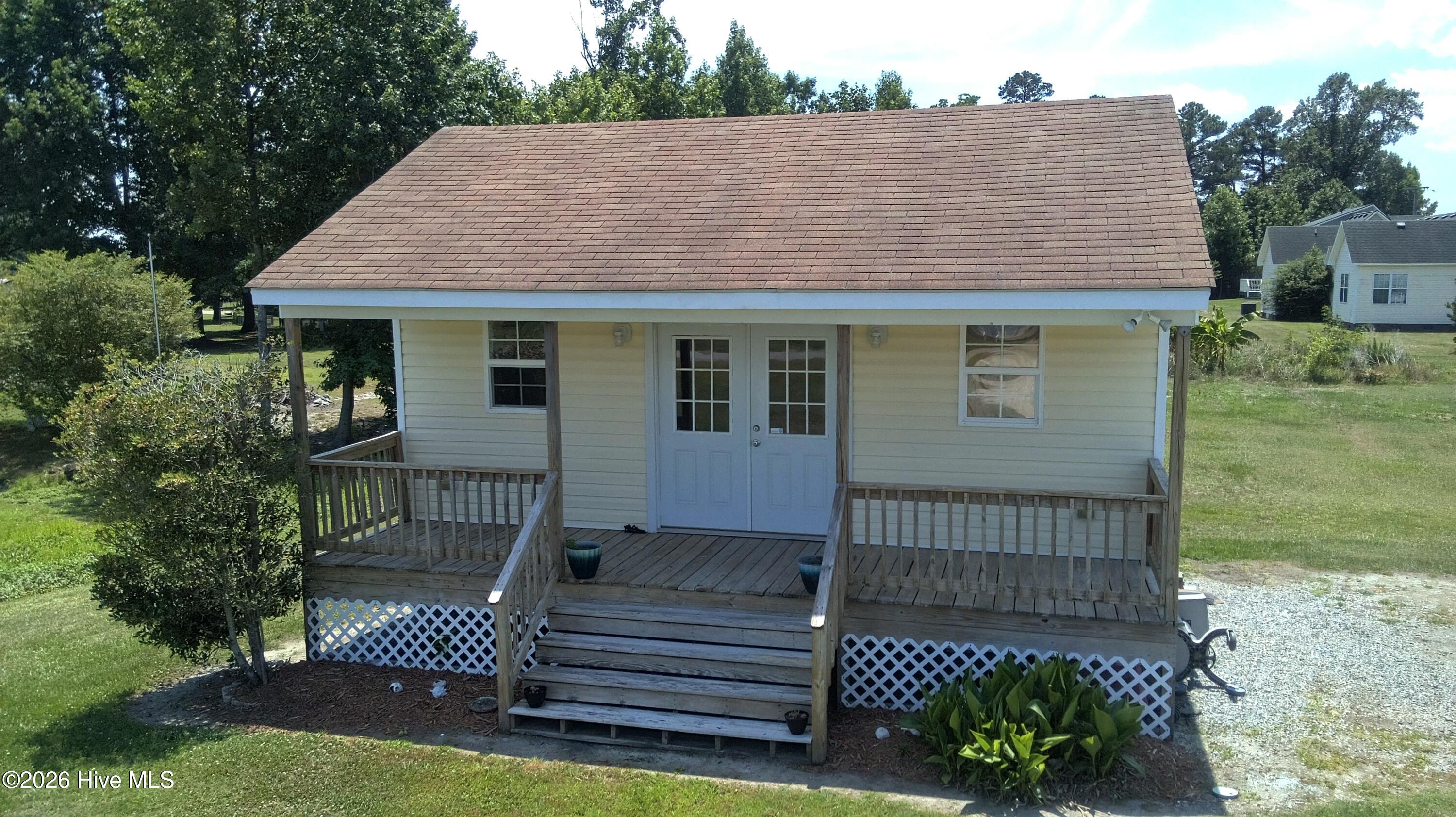 576 Ludford Road Property Photo 2