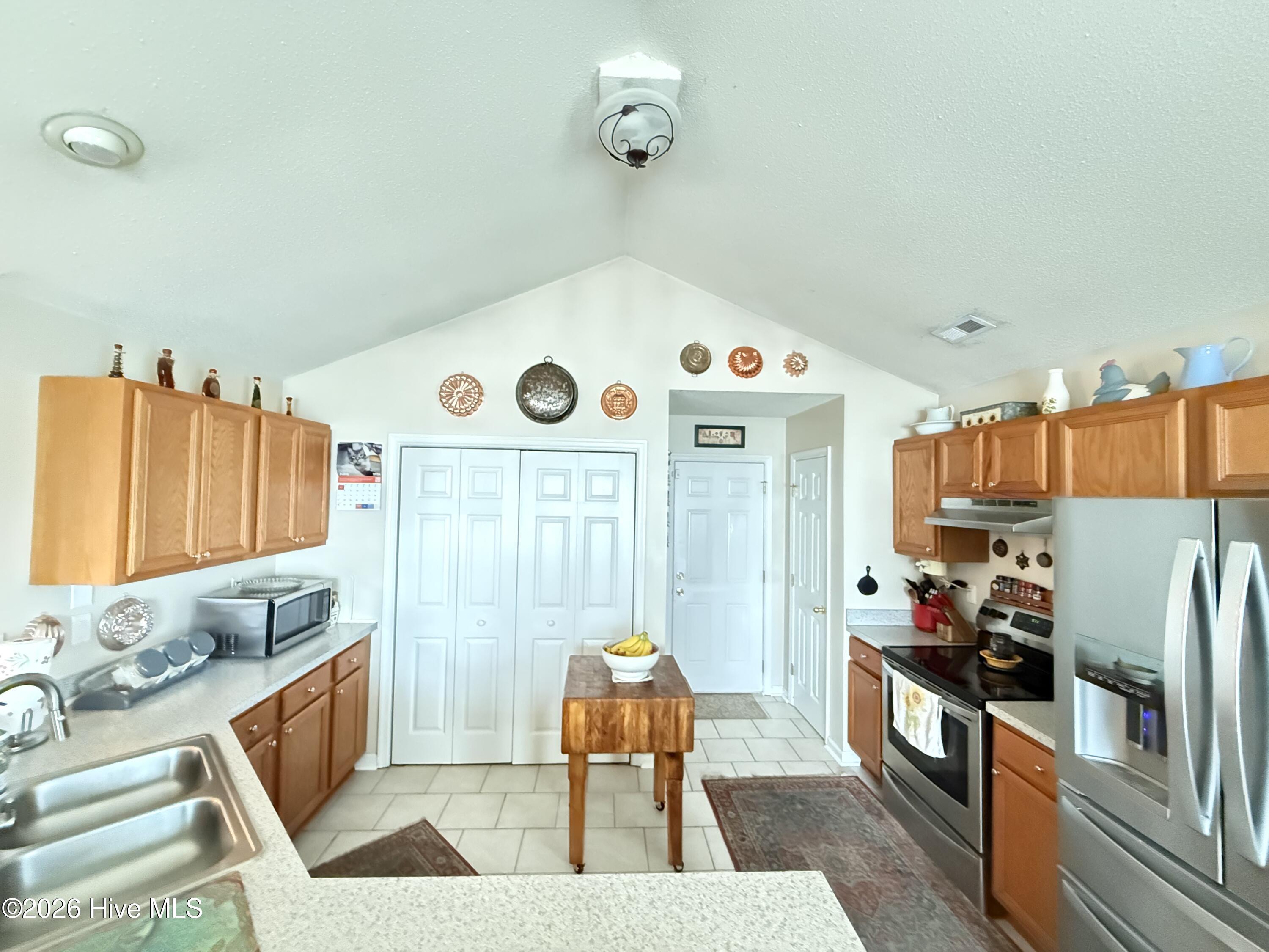 576 Ludford Road Property Photo 10